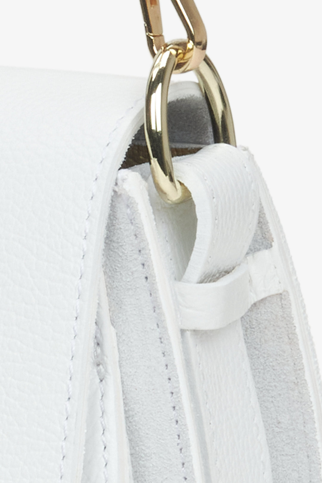Women's off-white handbag Estro - a close-up on details.