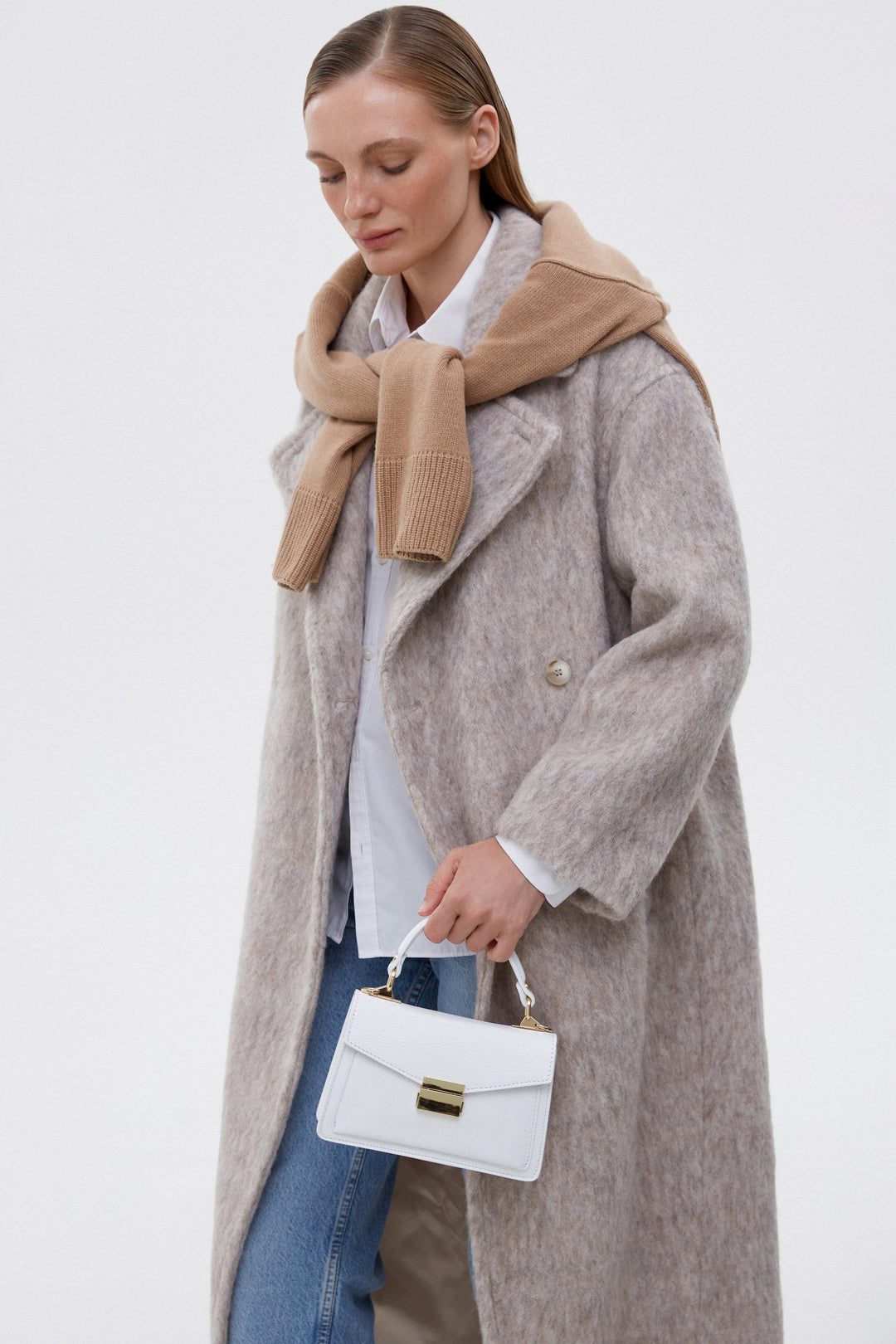 Wool blend trench coat in beige Estro.