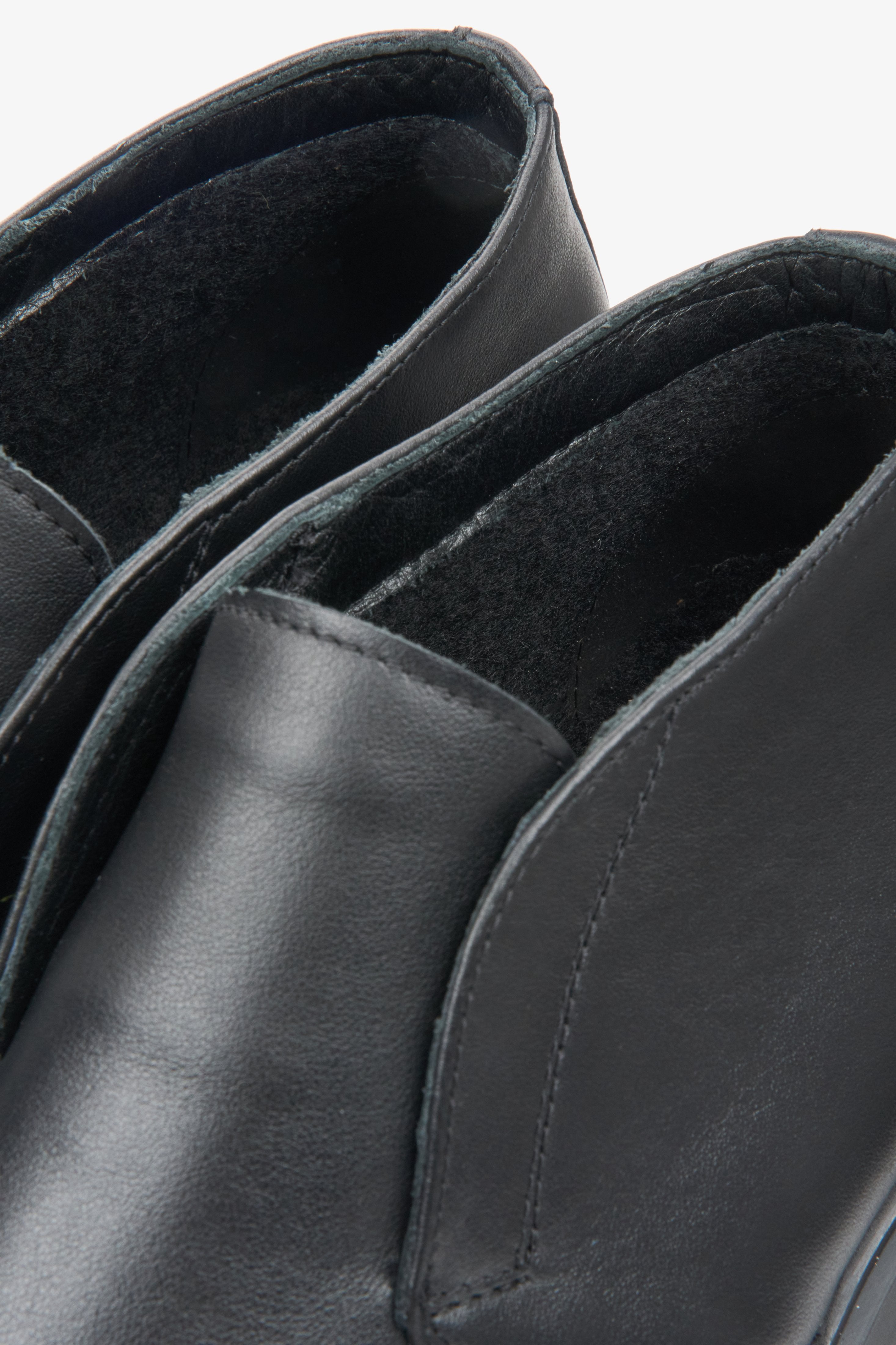 Men's black loafers by Estro - close-up of the shoe's interior.