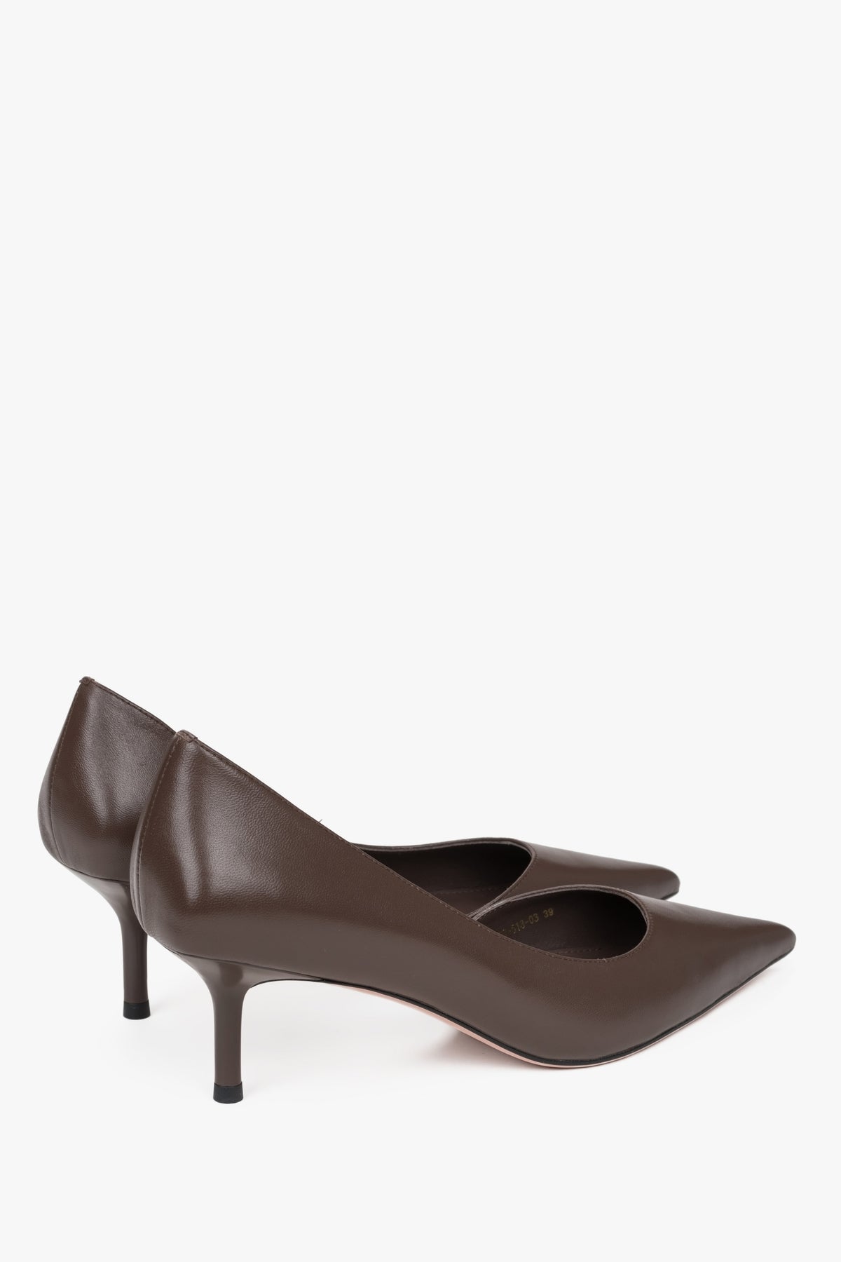 Versatile brown Estro women's high heels, made of genuine leather and set on a stable, low heel.