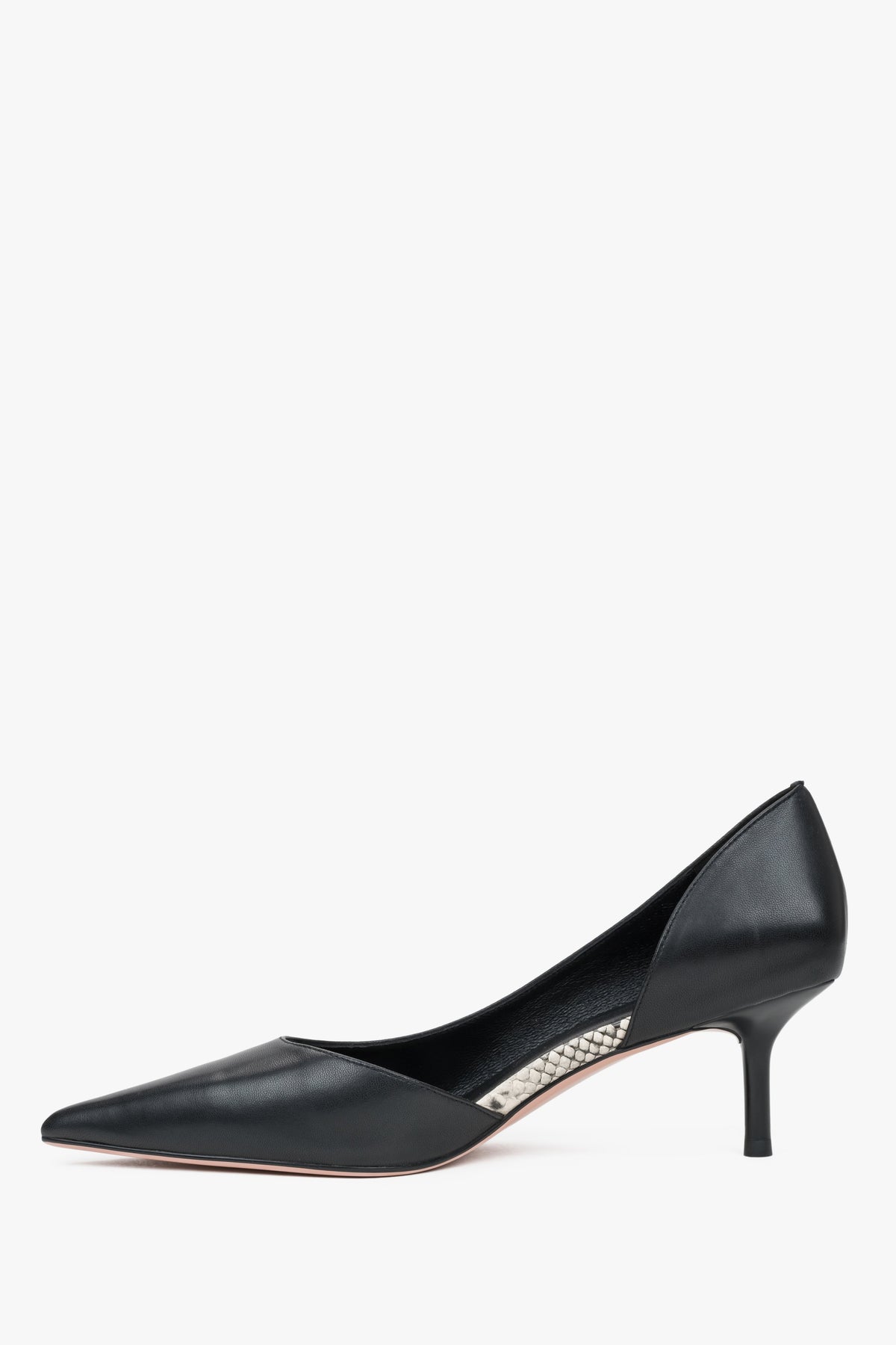 Stylish black Estro women's high heels, made of genuine leather, with a classic design and a low, comfortable heel.