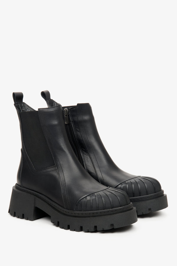 Leather women's winter ankle boots in black with a flexible sole by Estro.