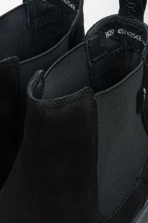 Men's velour chelsea boots Estro in black - close-up of the details.