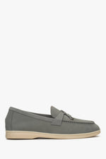 Women's grey tassel loafers made with nubuck Estro.