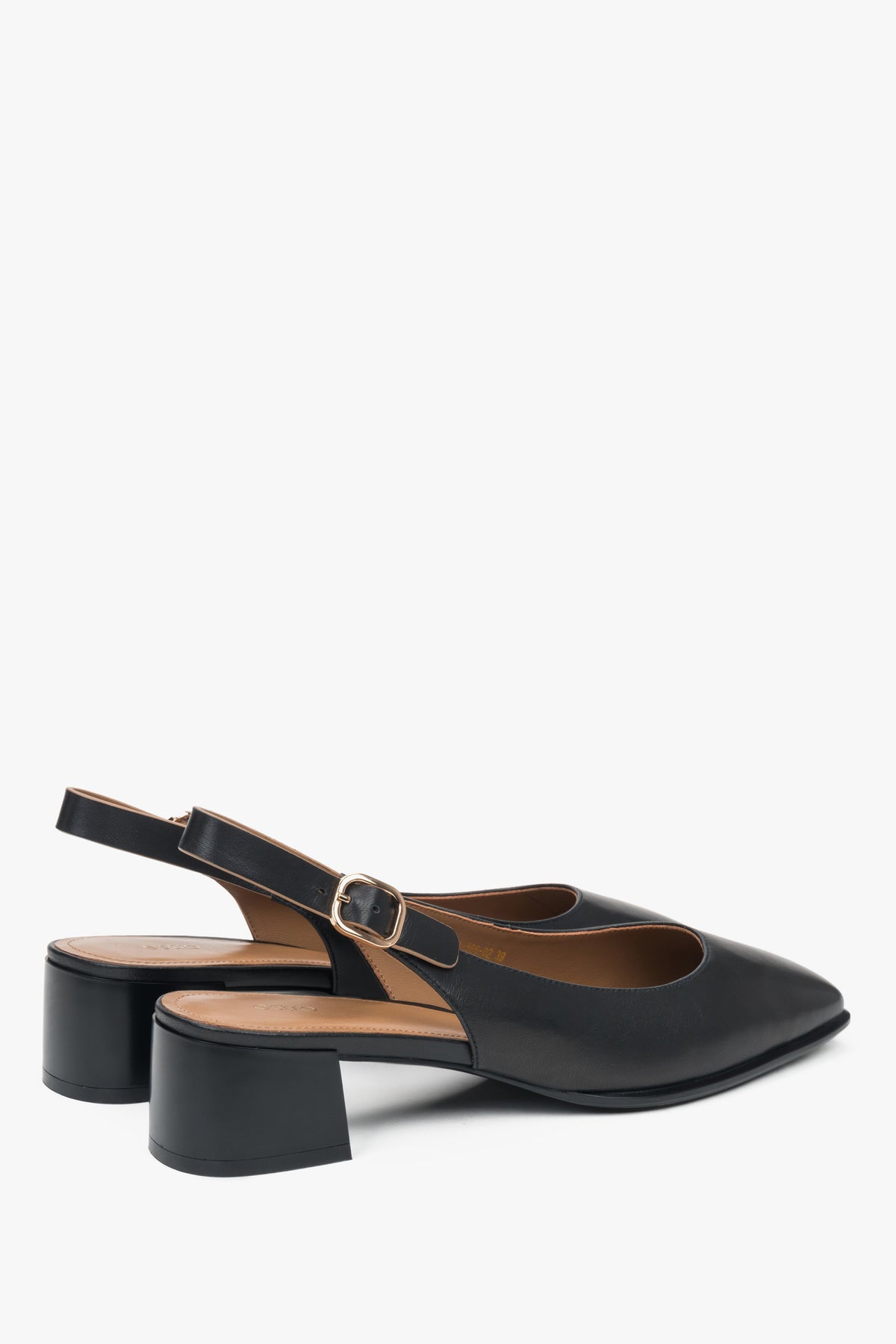 Black slingback pumps with a low heel from Estro - close-up of the heel.