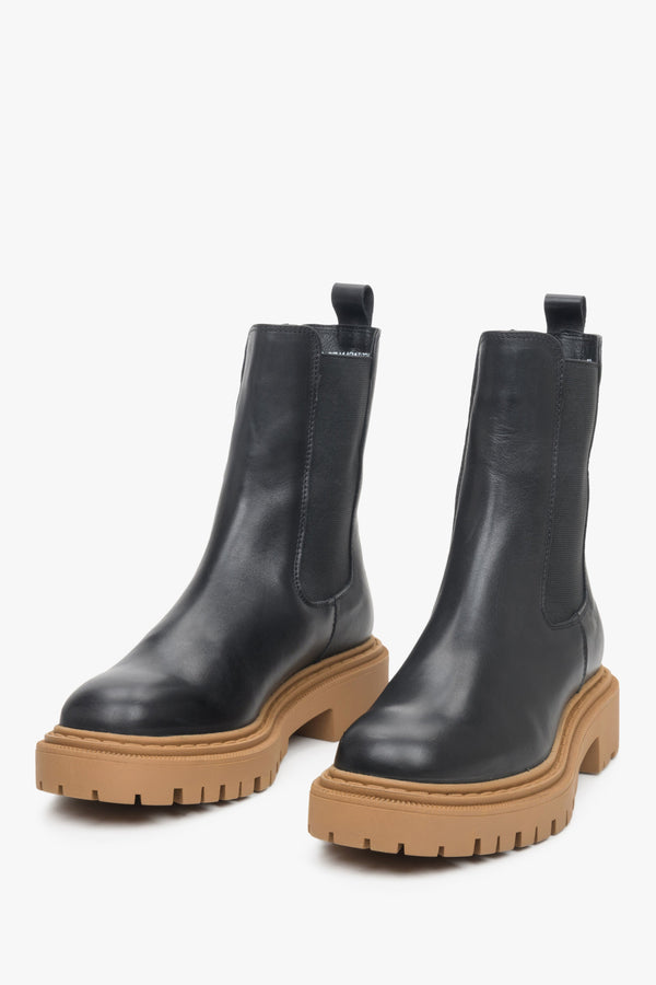 Black women's Chelsea boot Estro.