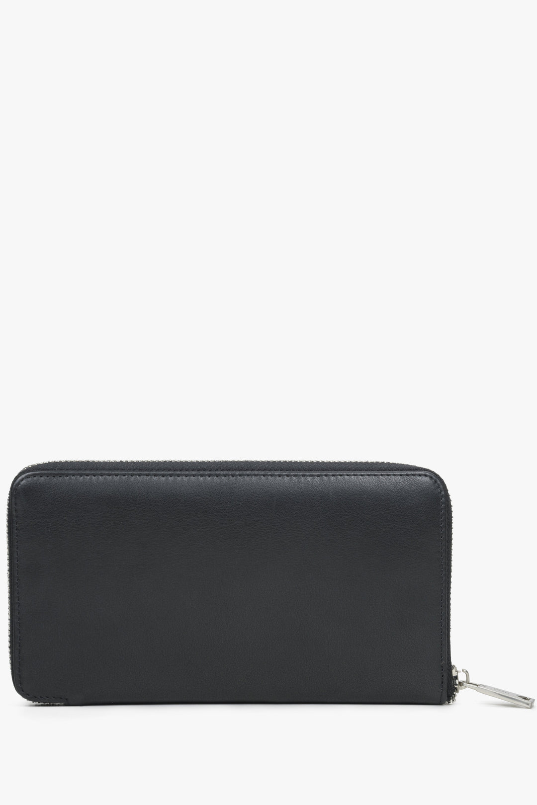 A capacious Estro men's leather wallet - back model.