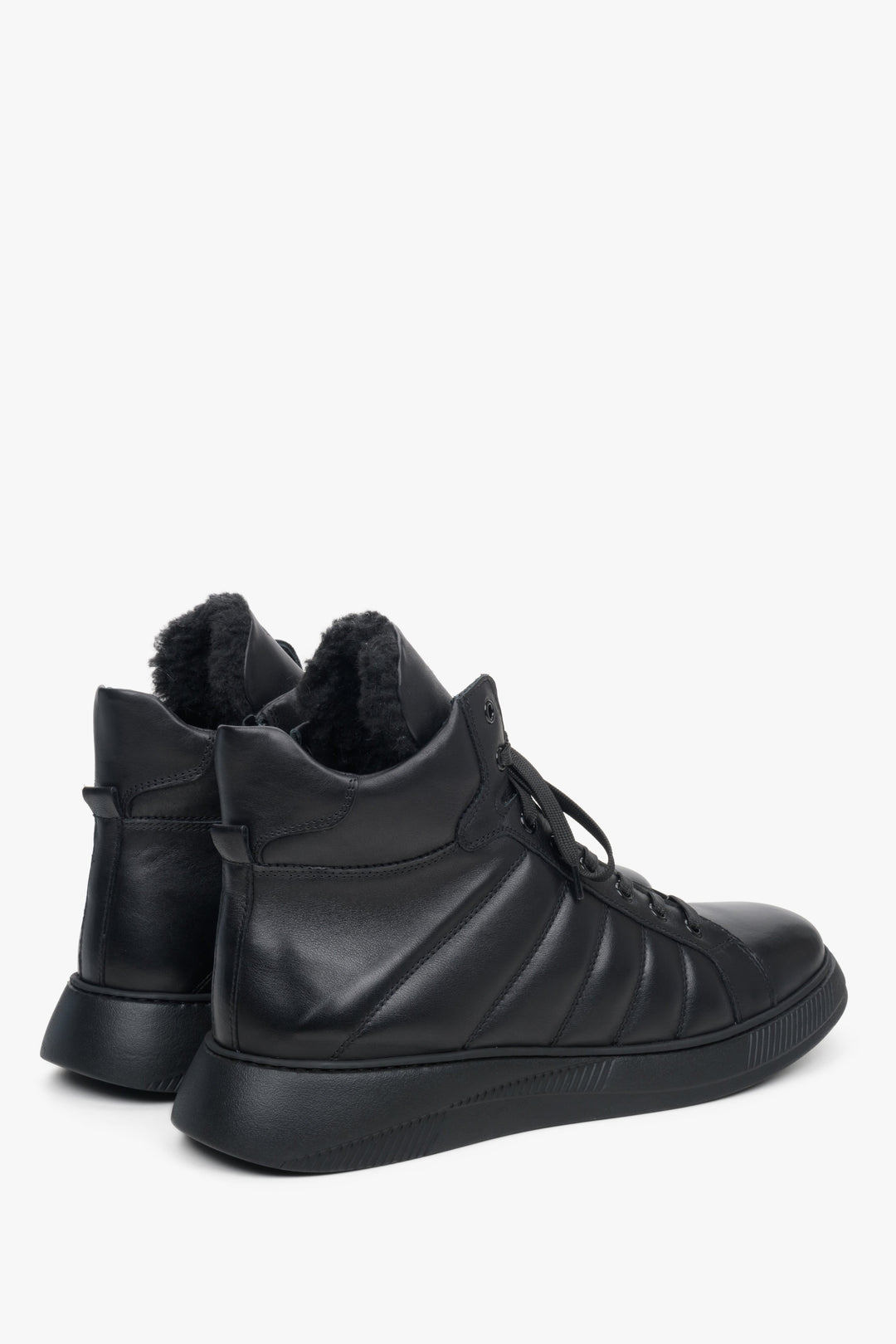 Estro high-top leather men's sneakers in black - close-up on the side seam and heel.