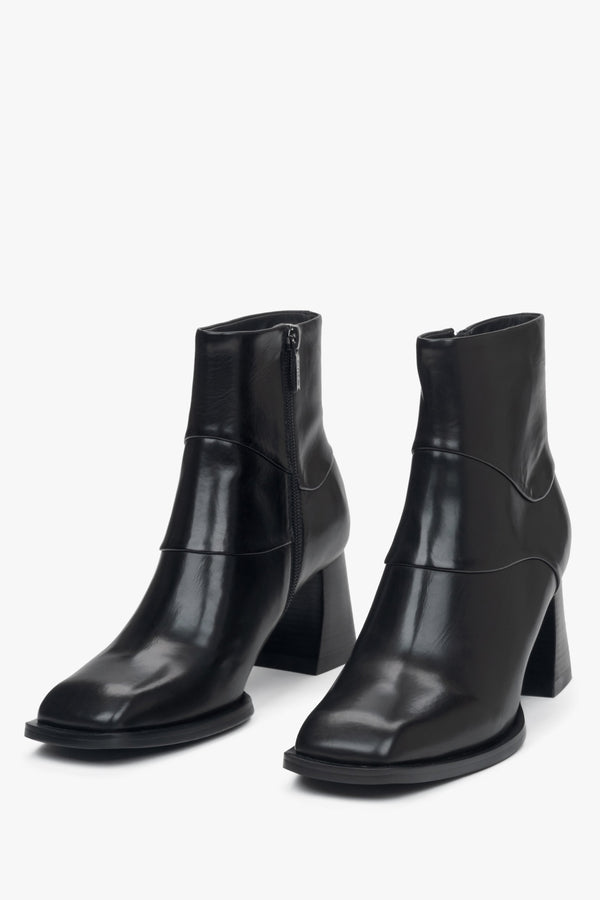 Elegant black women's ankle boots made of natural leather with a stable block heel by Estro – front view of the model.