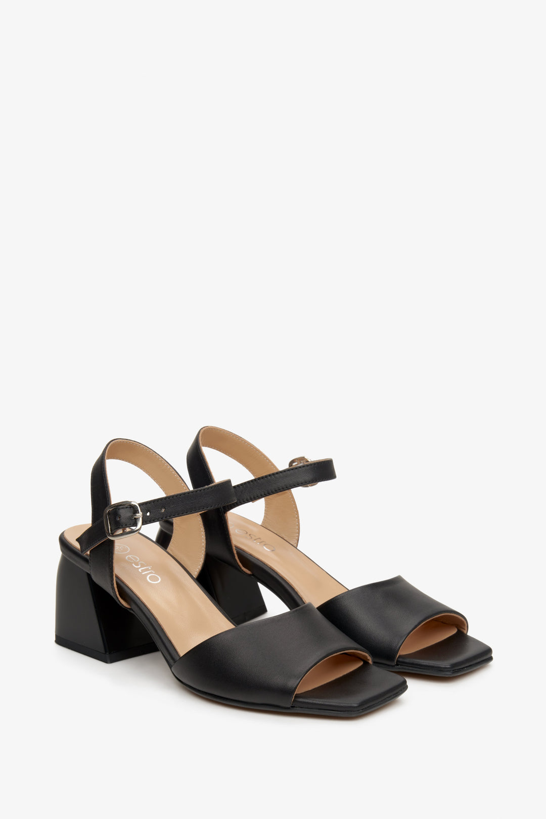 Women's black sandals made of genuine leather by Estro - presentation of shoe seams and toe cap.
