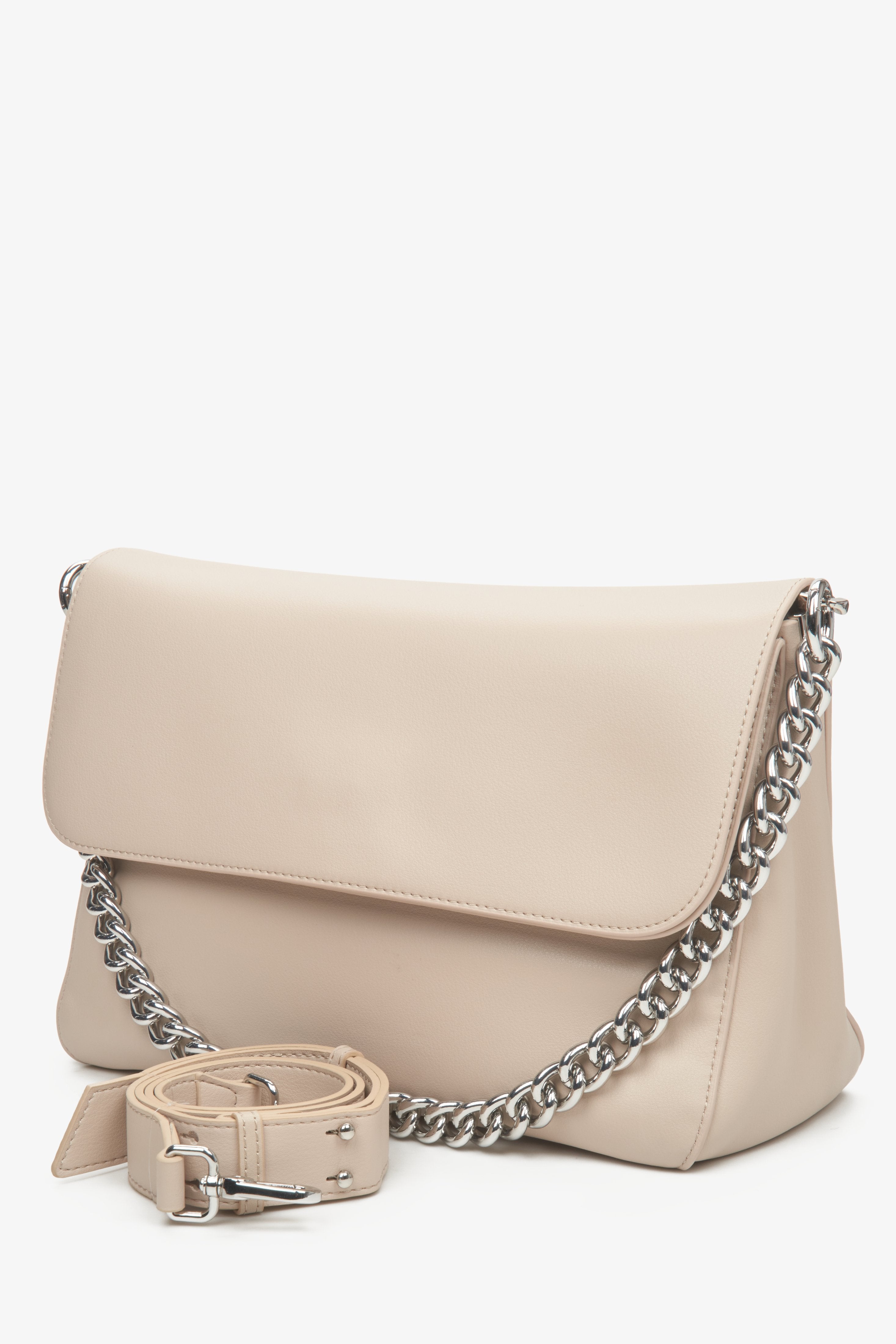 Women's crossbody bag made of genuine leather by Estro with a chain.