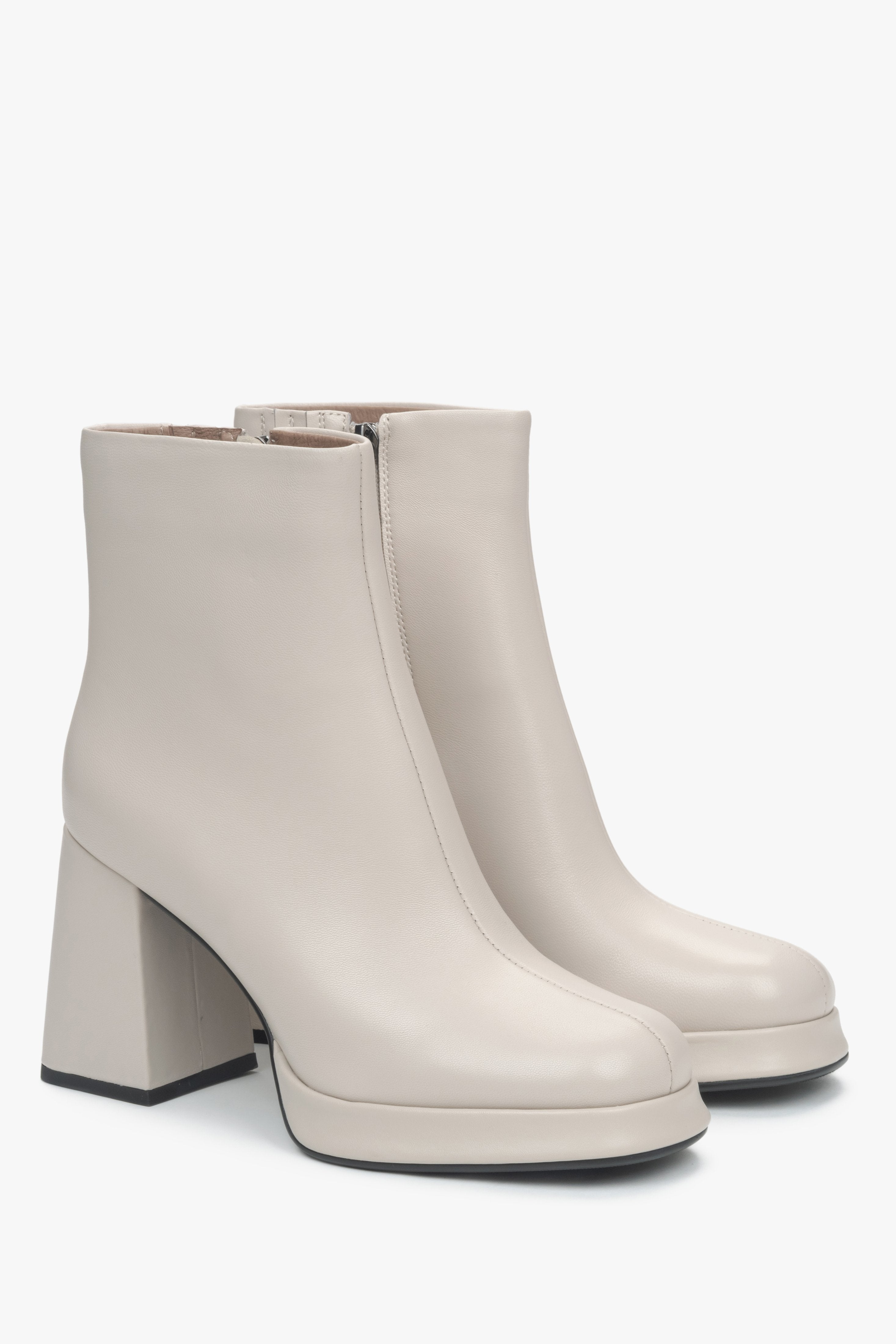 Women’s light beige ankle boots made of genuine leather with a platform and a stable heel by Estro.