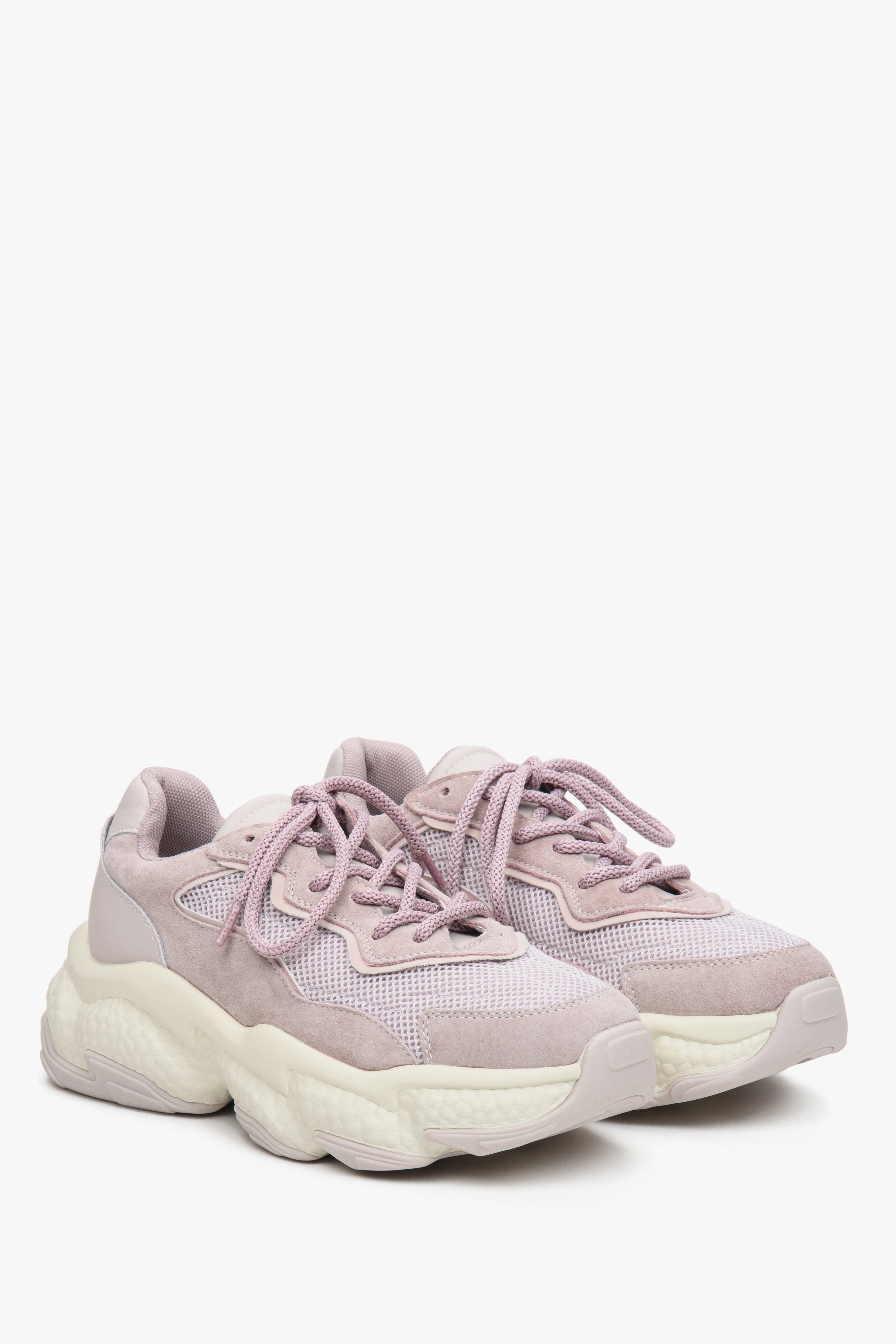 Women's sneakers ES 8 with mixed materials - close up on the beige shoe toe.