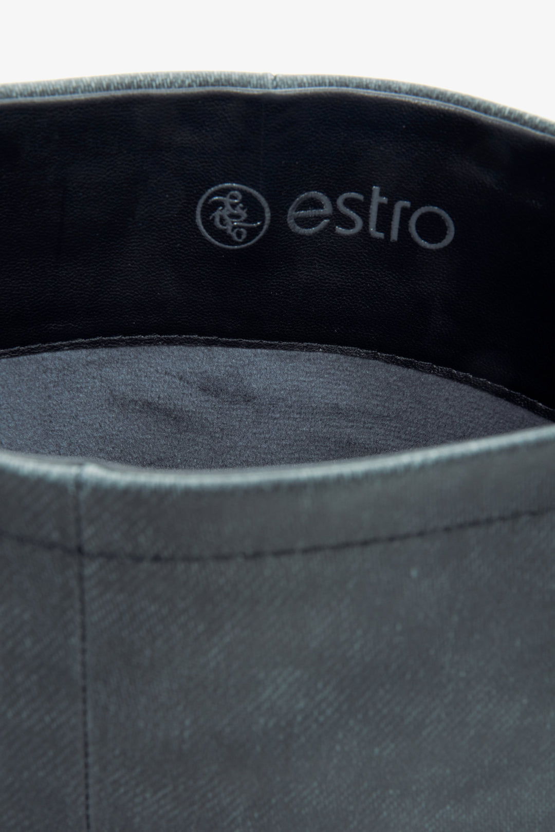 Estro women's boots in grey with a wide shaft - close-up on detail.