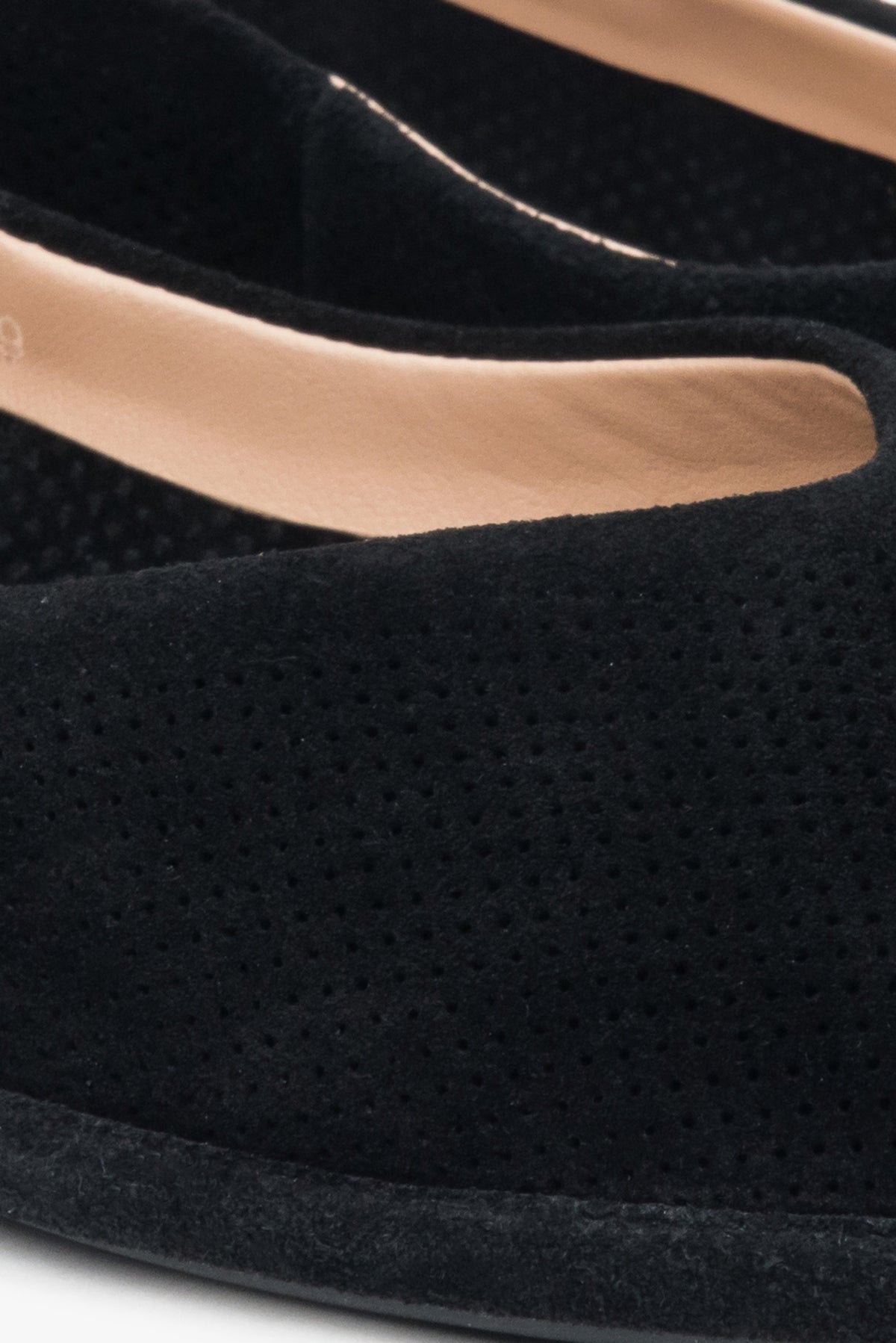 Black velour women's ballet flats by Estro – close-up on the details.