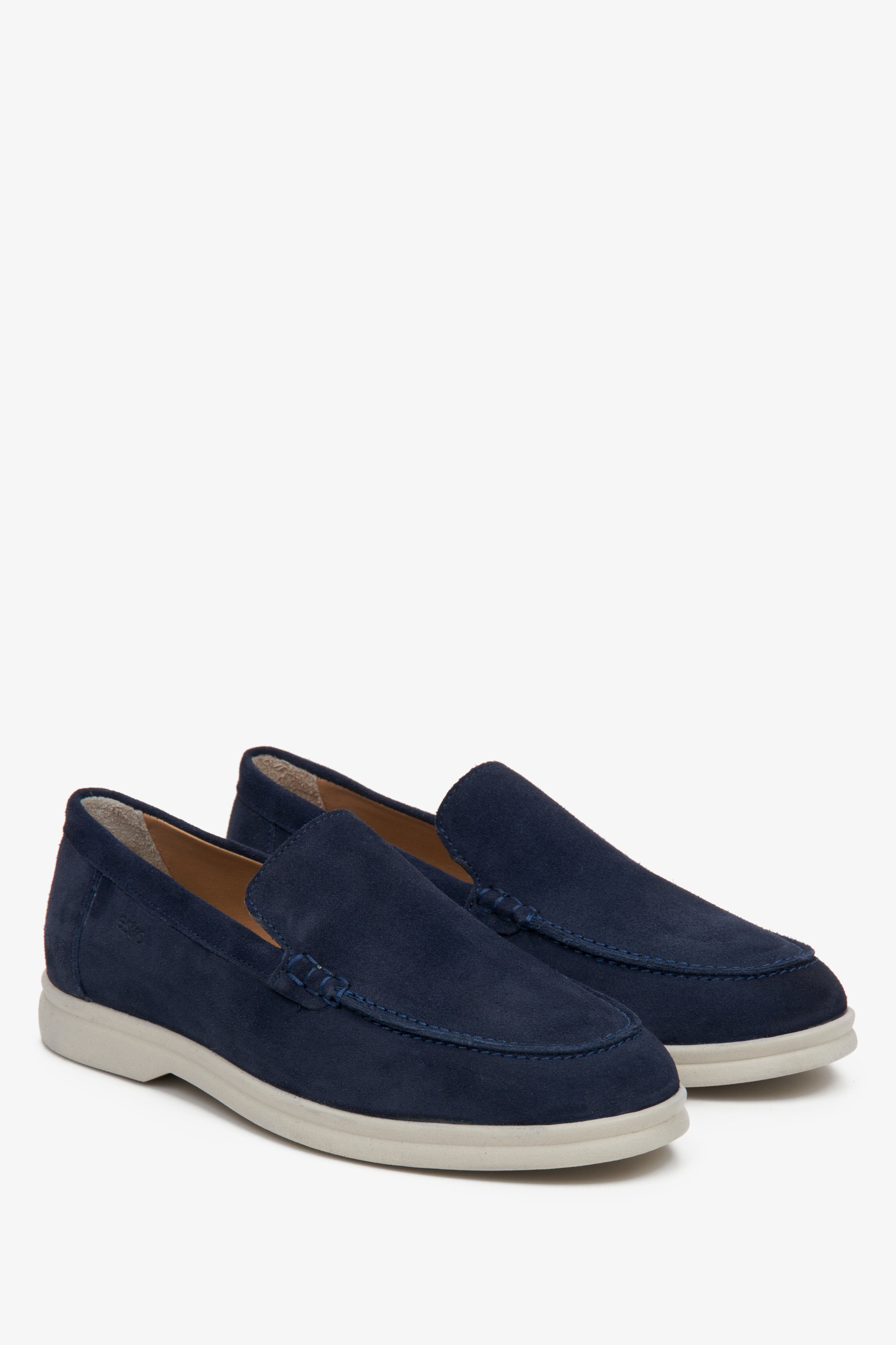 Elegant navy blue velour loafers for her - presentation of a shoe toe and sideline.