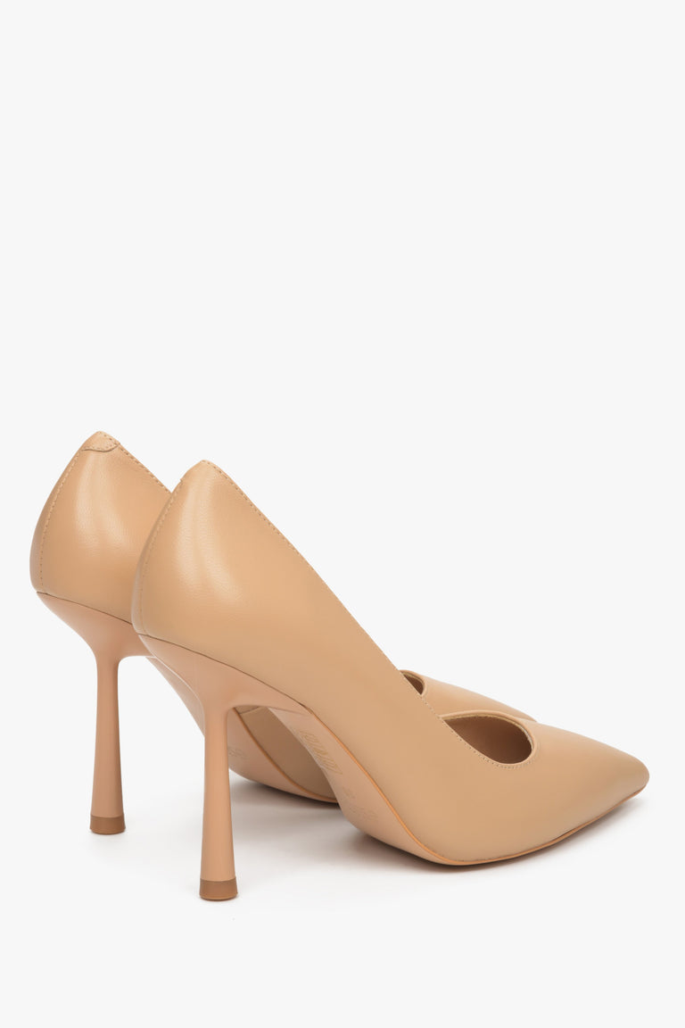 Estro beige genuine leather high heel women's pumps - close-up of the heel.