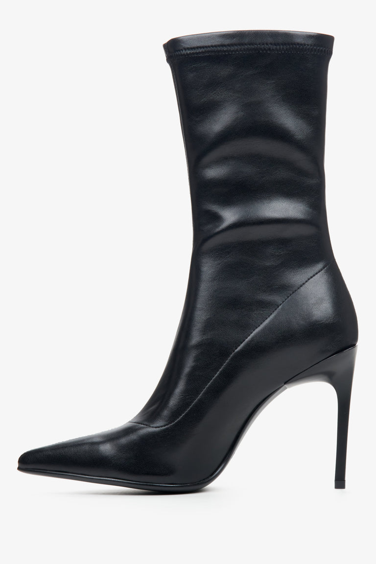 Women's black leather ankle boots by Estro - shoe profile.