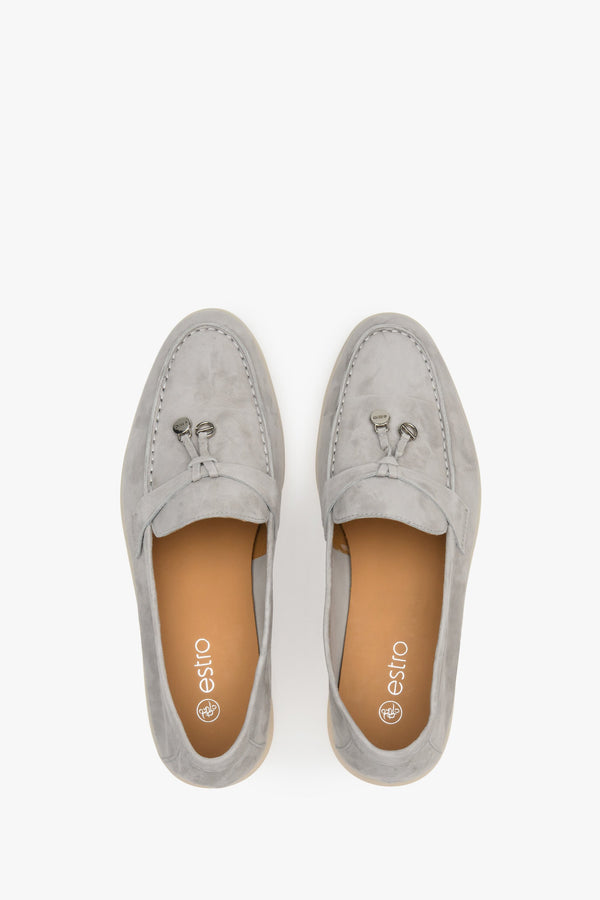 Light grey velour tassel loafers Estro.