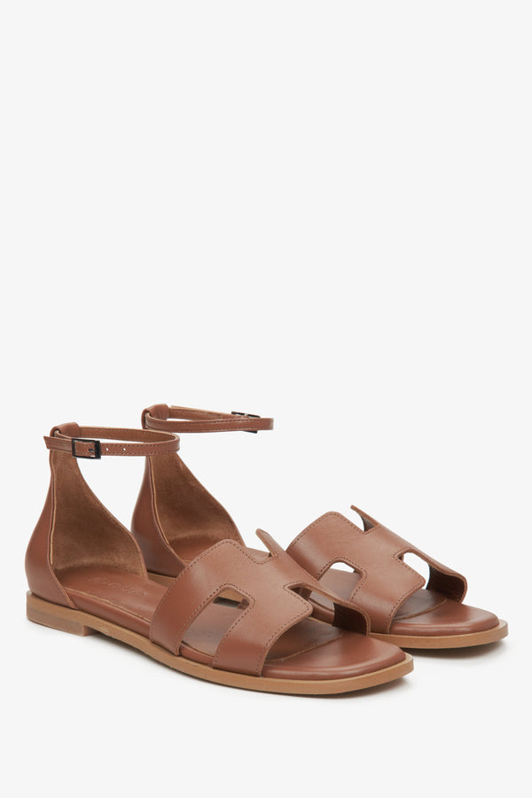 Estro women's brown sandals.