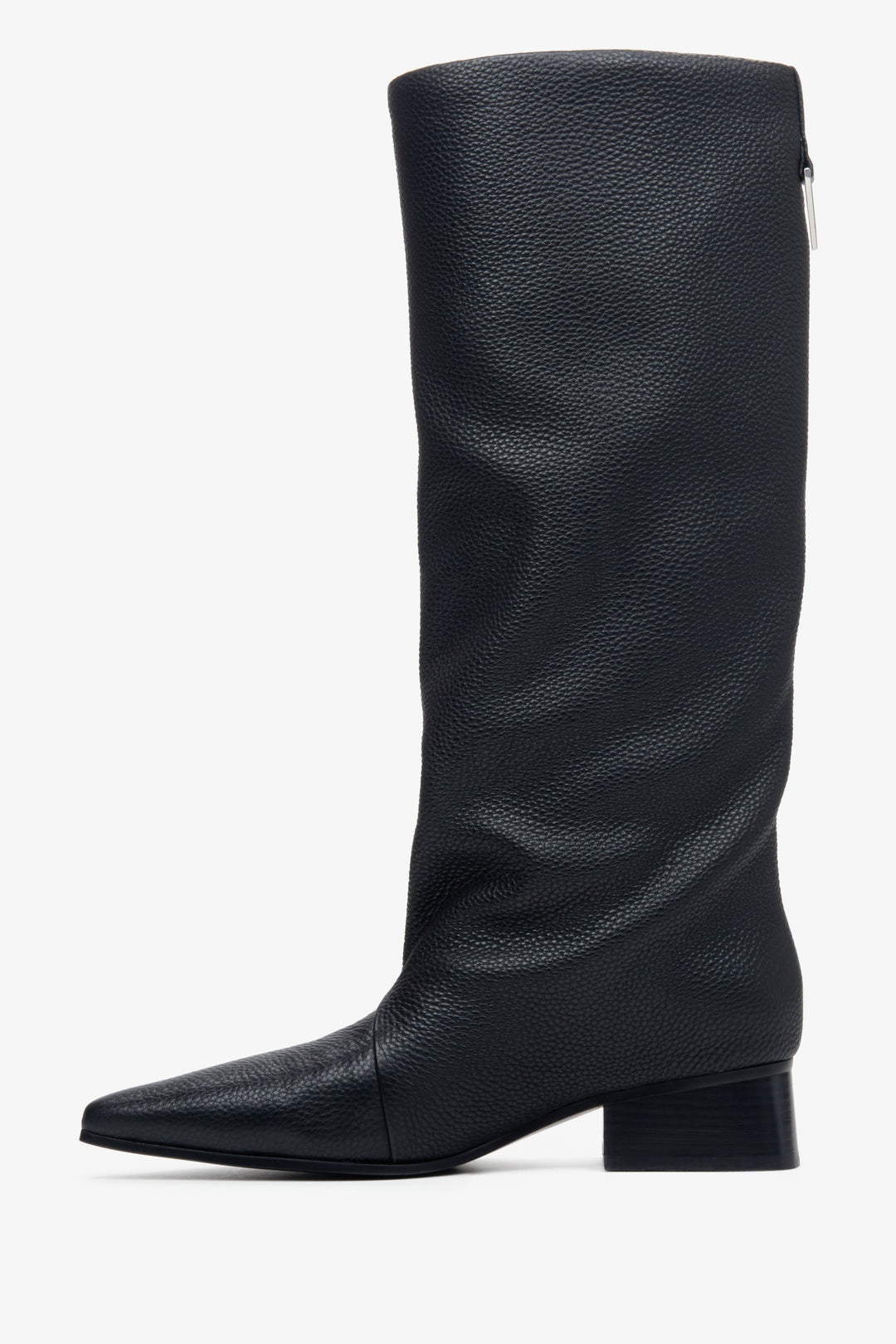 Black women's leather boots by Estro with a wide shaft - presentation of the shoe profile.