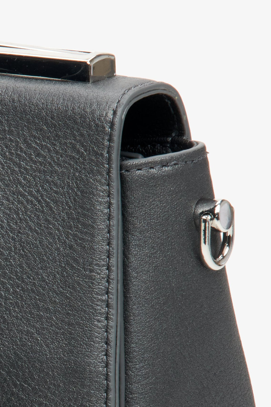 Women's small, leather bag by Estro in grey - close-up on details.