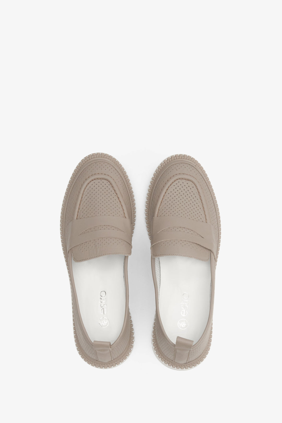 Beige women's flat loafers made of natural leather by Estro - presentation of the footwear from above.