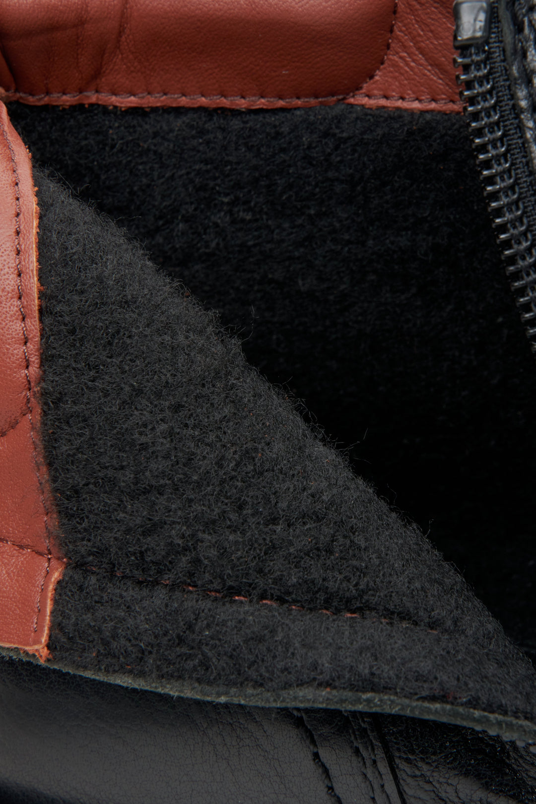  Estro men's boots - close-up of the inside of the shoe.