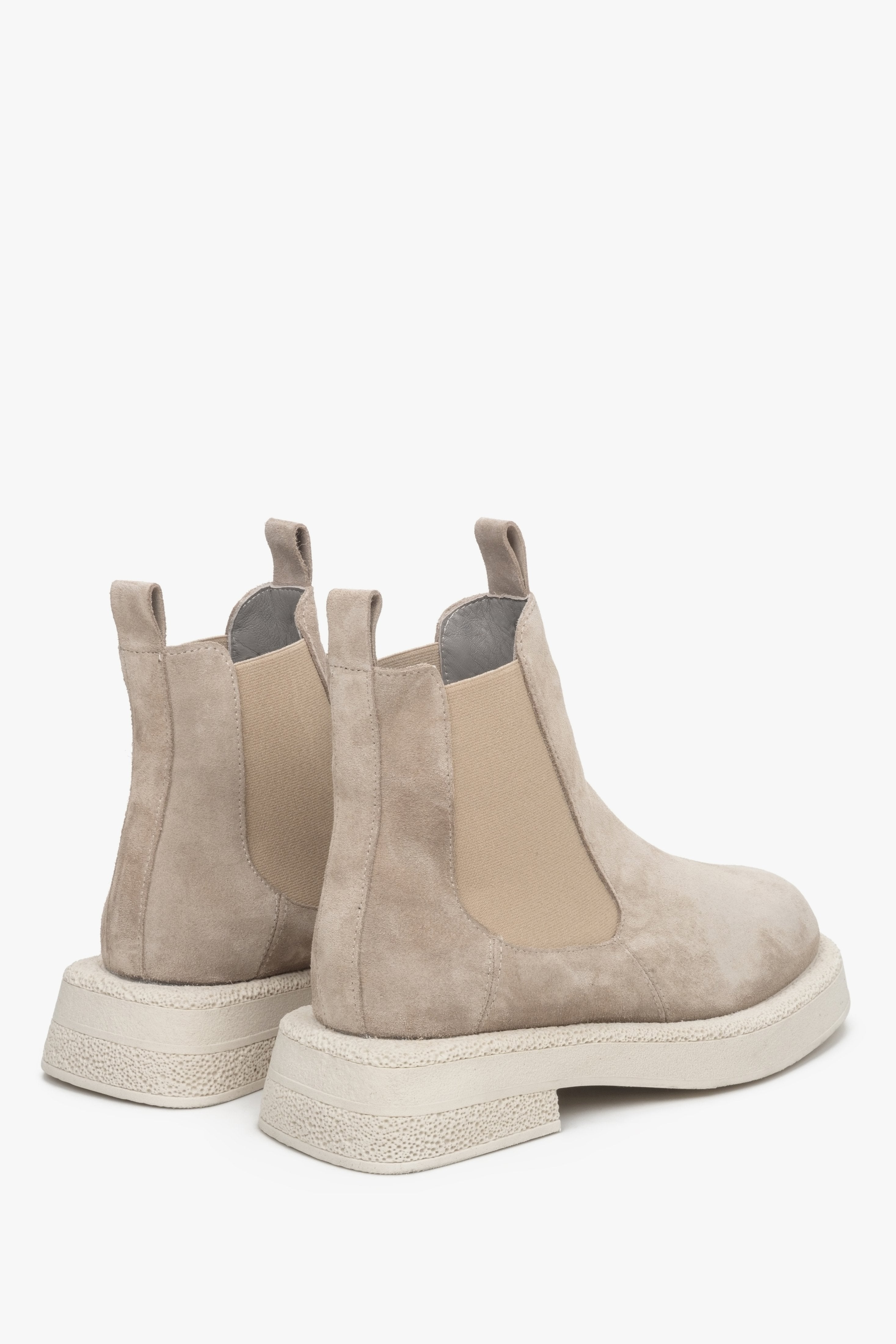 Women's genuine suede Chelsea boots in beige Estro - a close-up on heel counter.