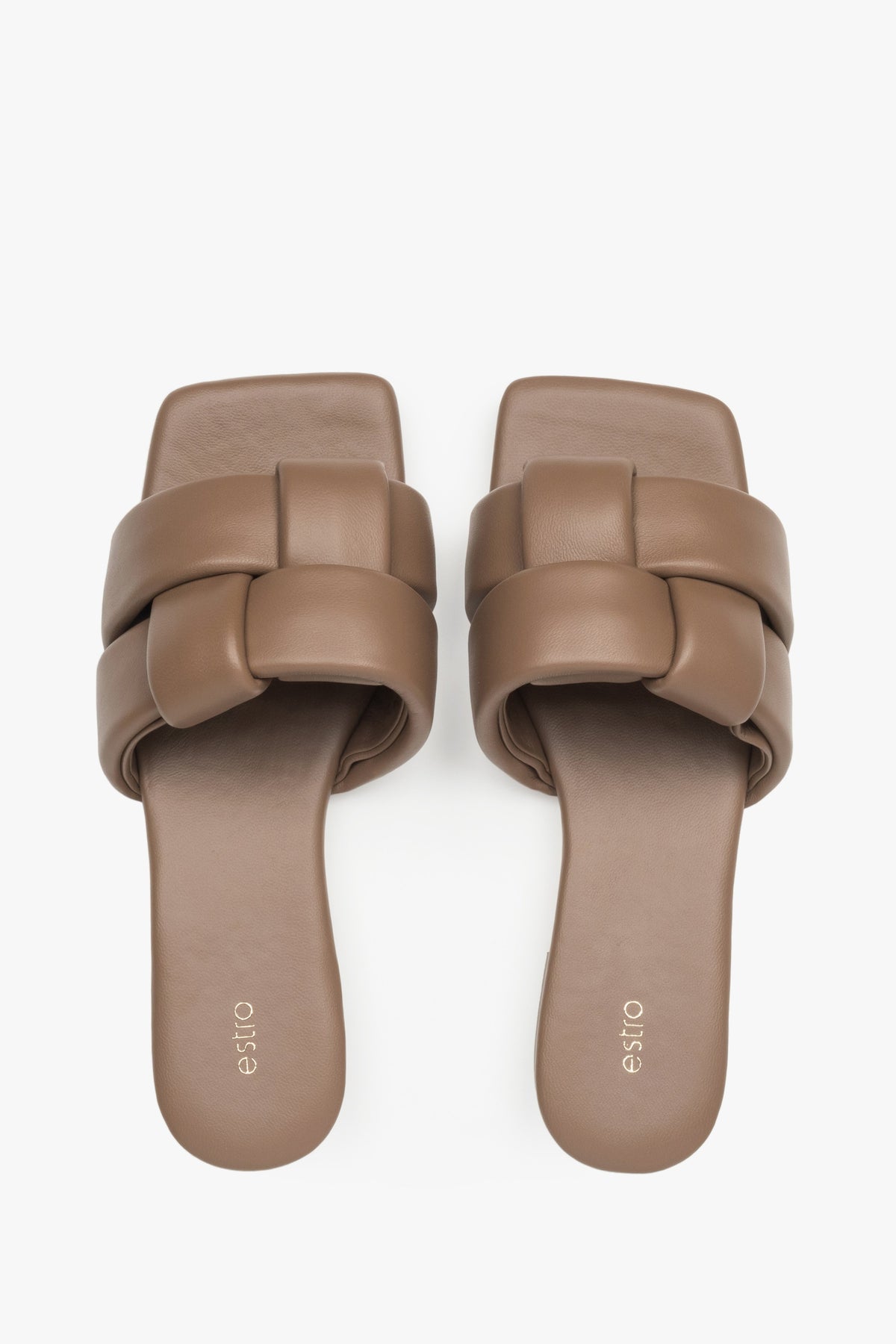 Universal light brown women's Estro flip-flops, made of natural leather, ensuring comfort and freedom of movement on warm days.
