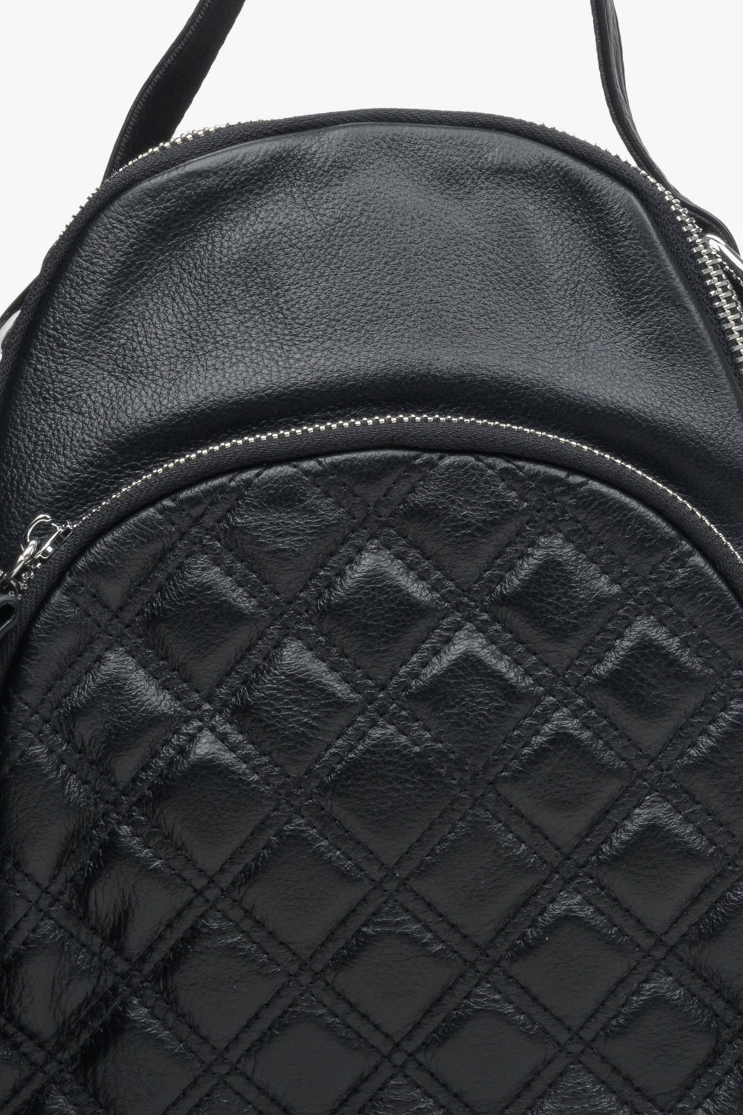 Genuine leather, small women's backpack by Estro in black - close-up on the details.