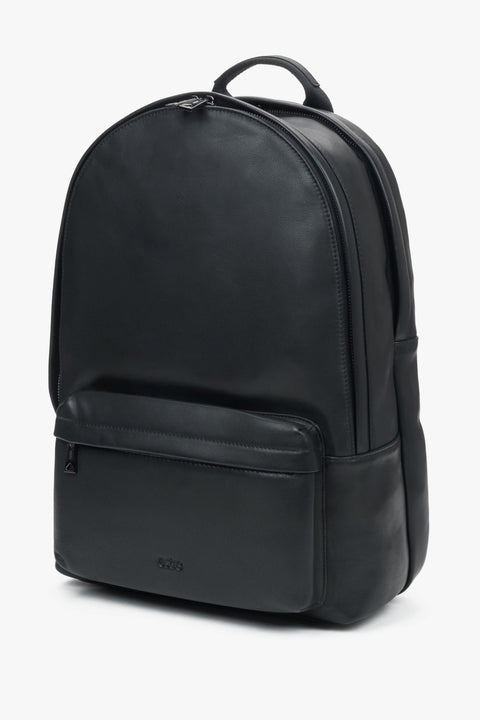 Spacious men's backpack made of genuine leather, black.