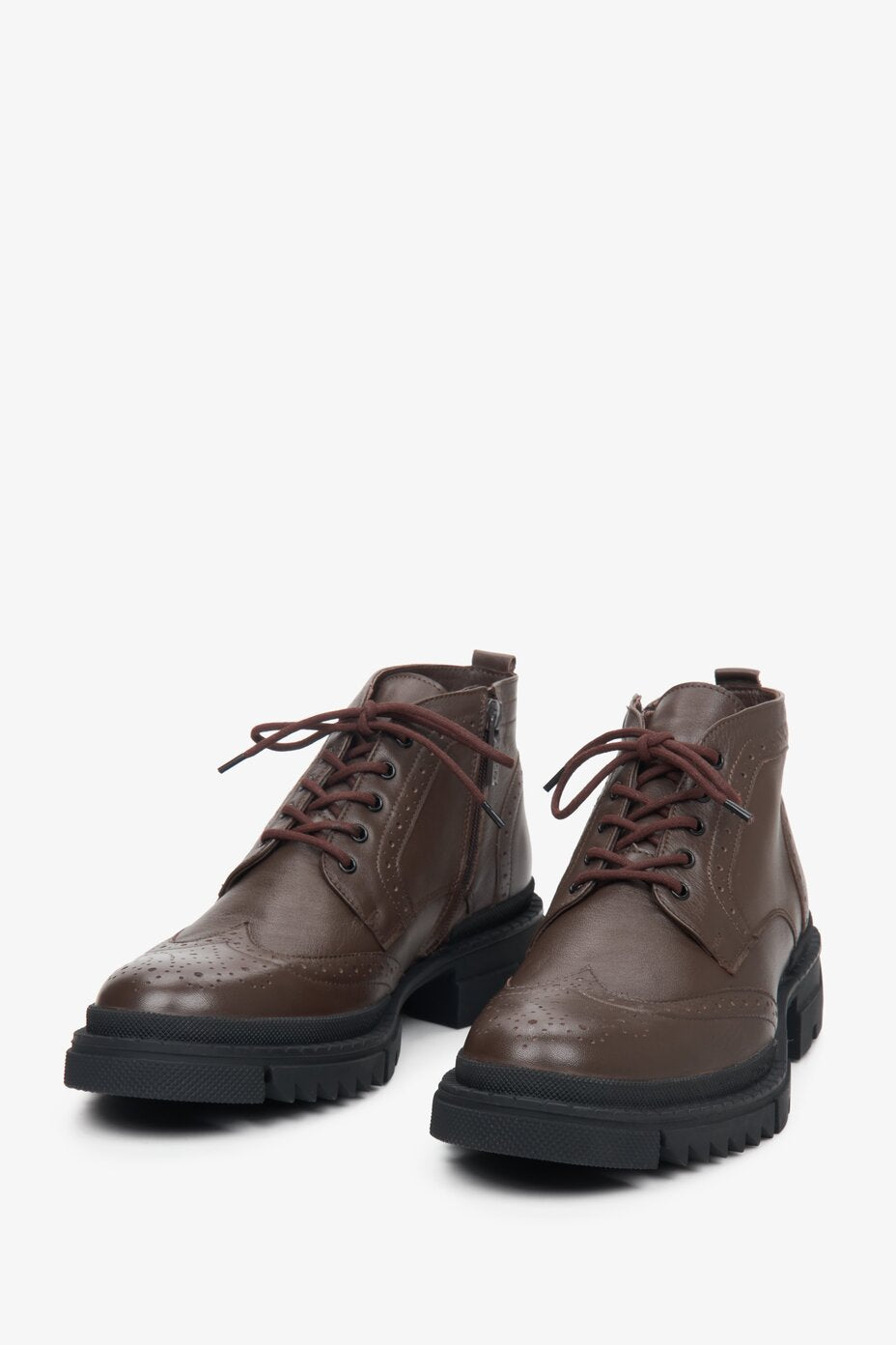 Tall Estro men's boots made of genuine brown leather.