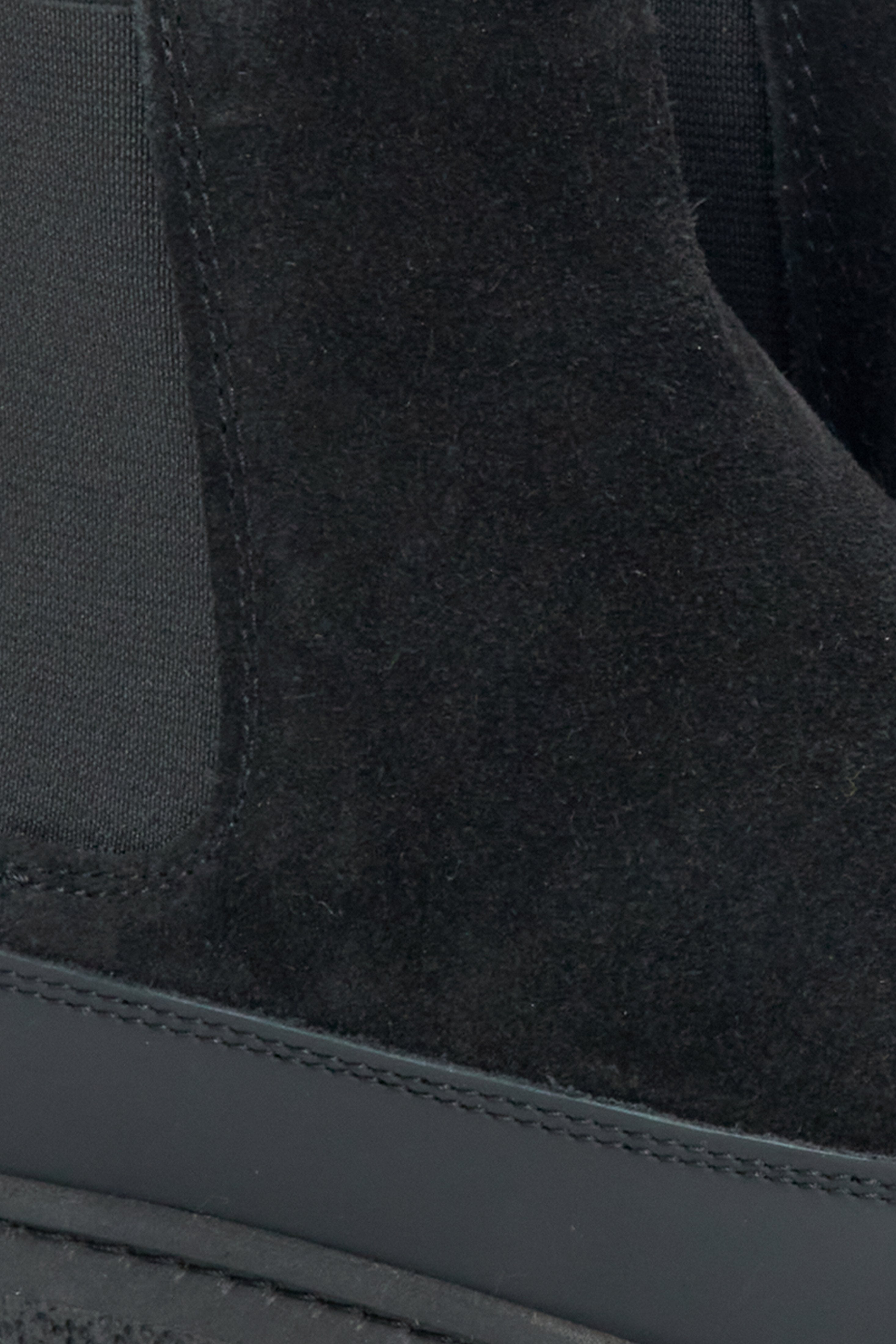 Details of women's black Chelsea boots made of genuine velour by Estro.