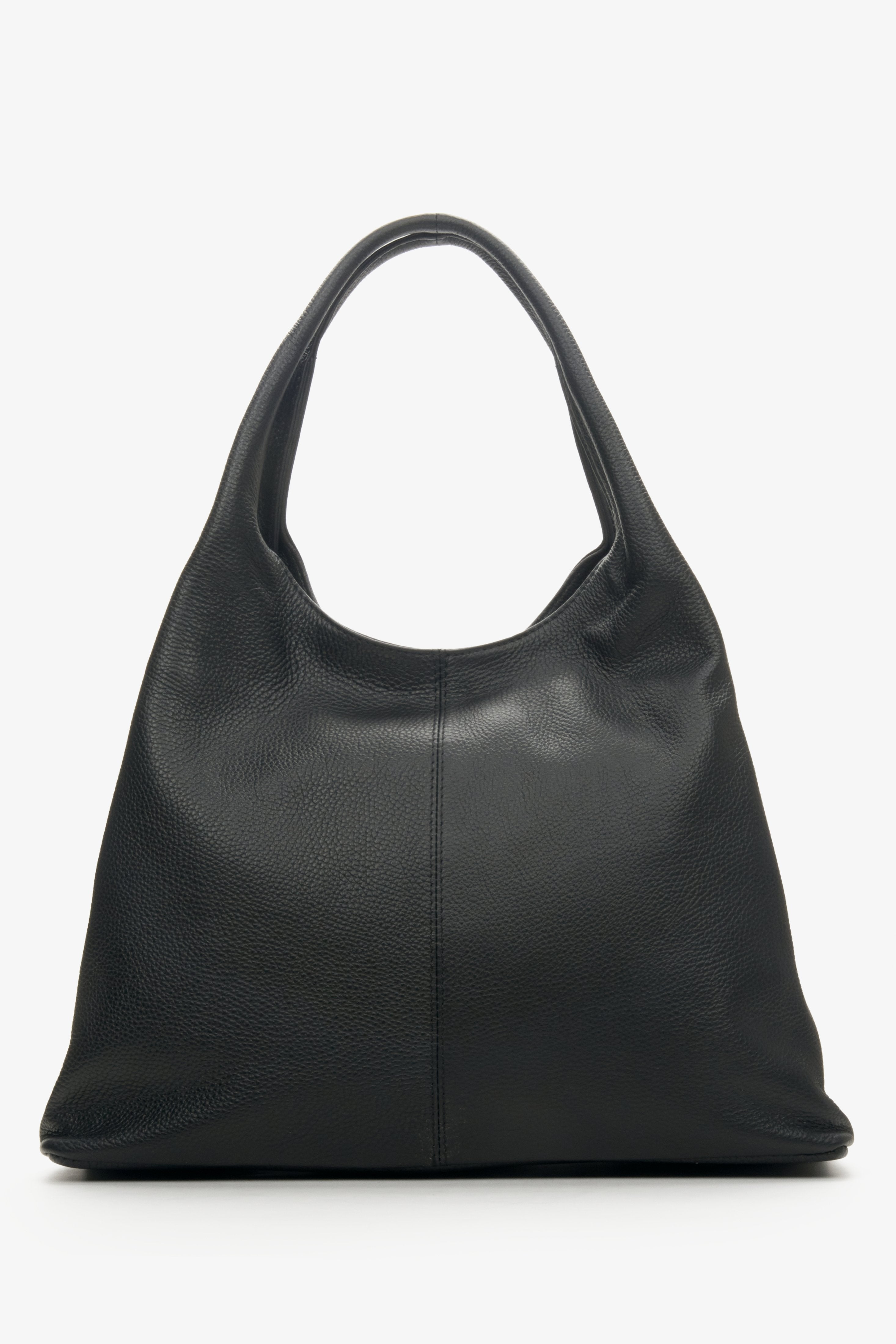 Women's shopper bag made of Italian leather in black colour.