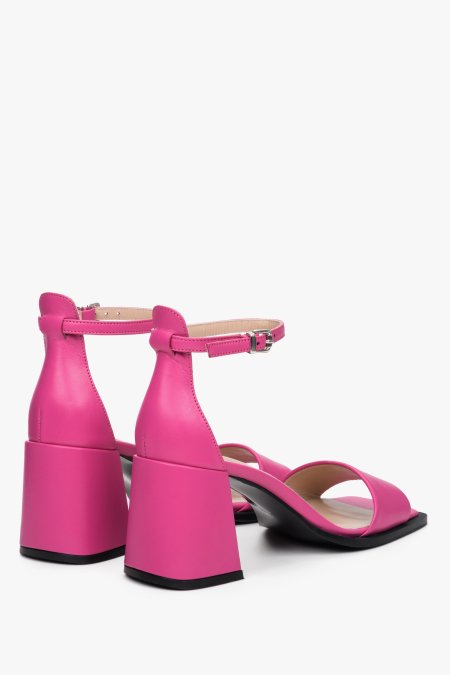 Women's leather Estro sandals with a block heel in pink color - close-up of the heel.