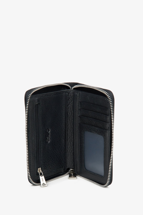 Men's black leather wallet - interior.