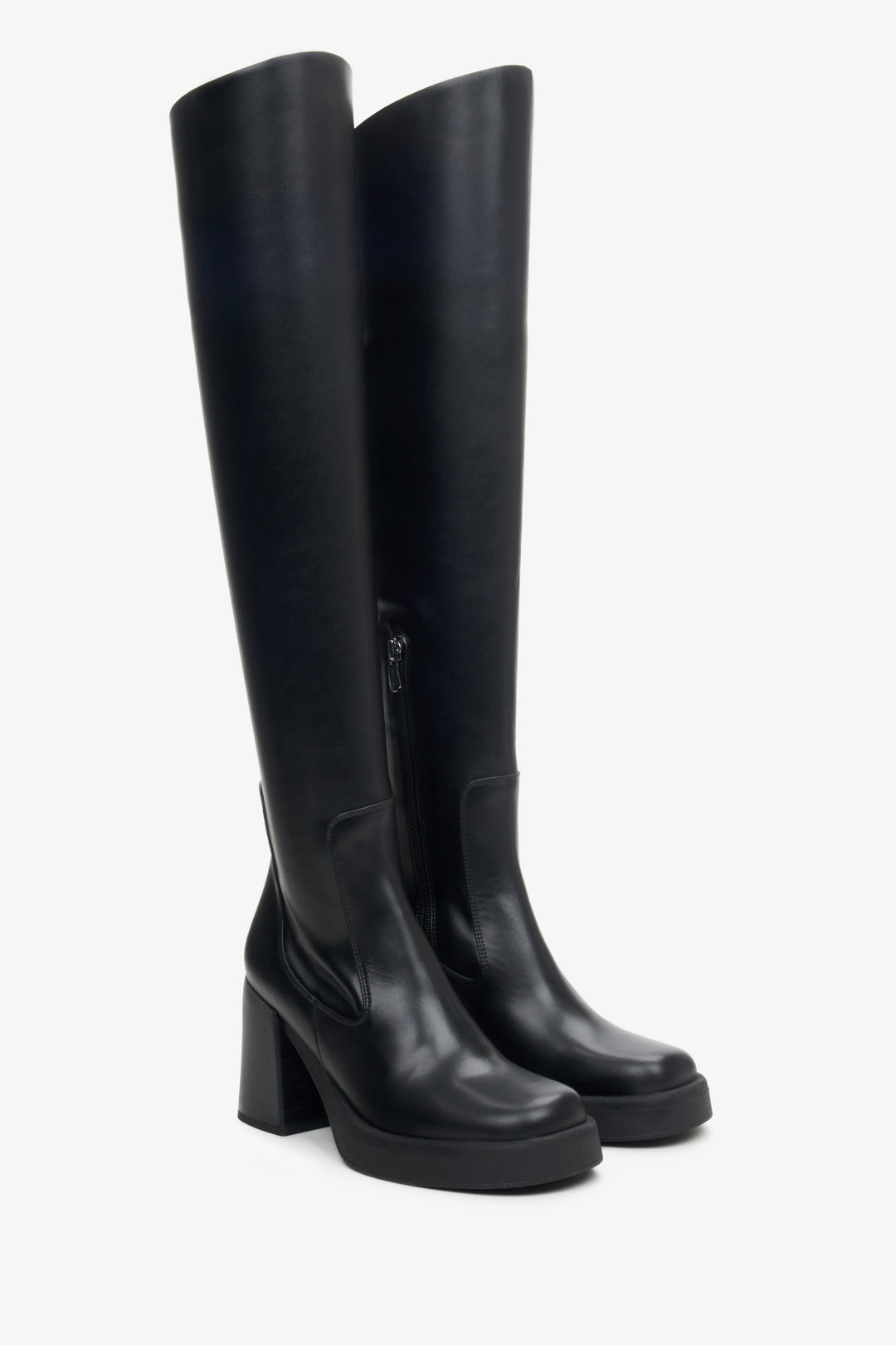 Women's knee-high boots in black Estro.
