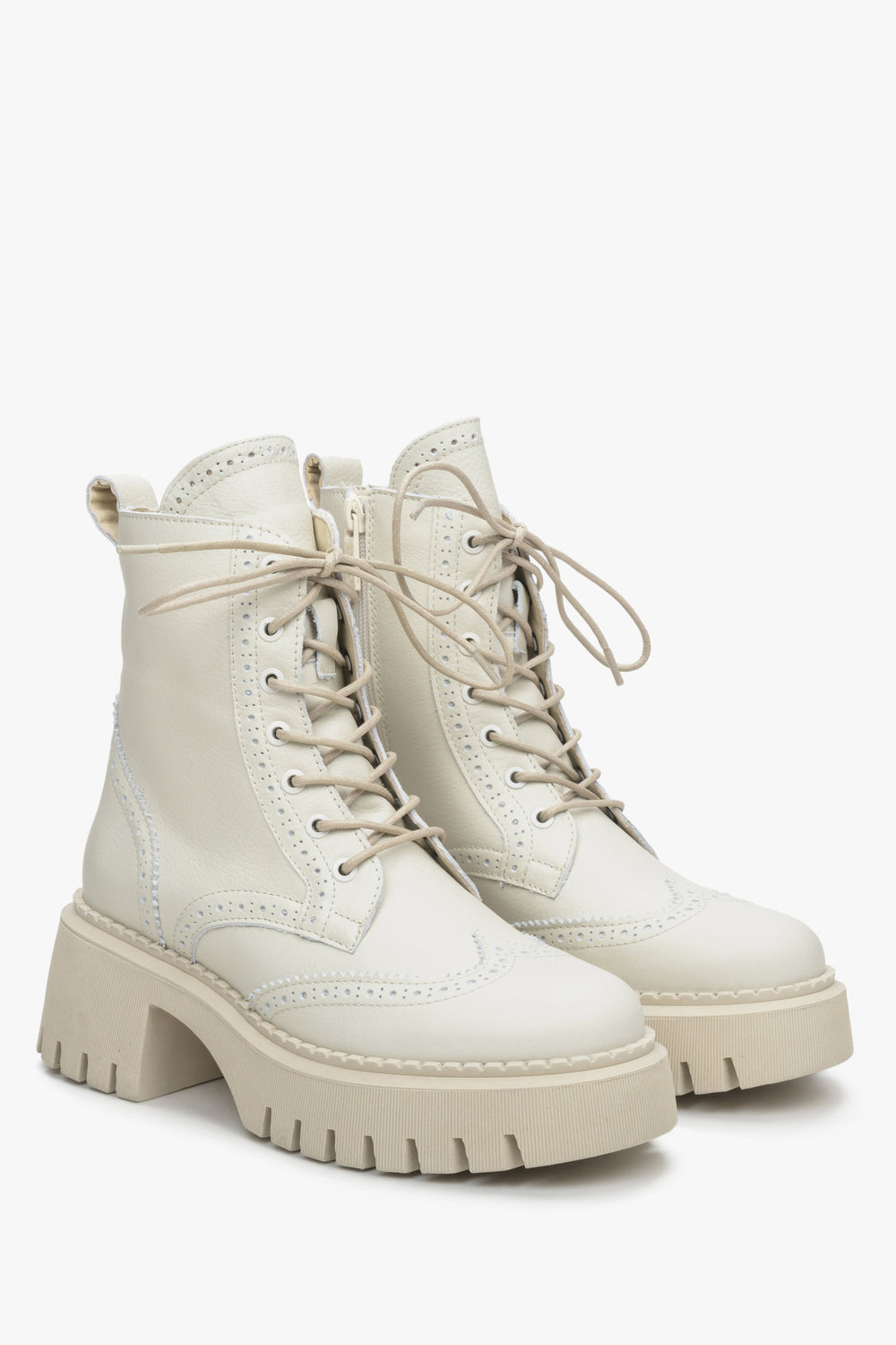 Light beige leather ankle boots, Estro.