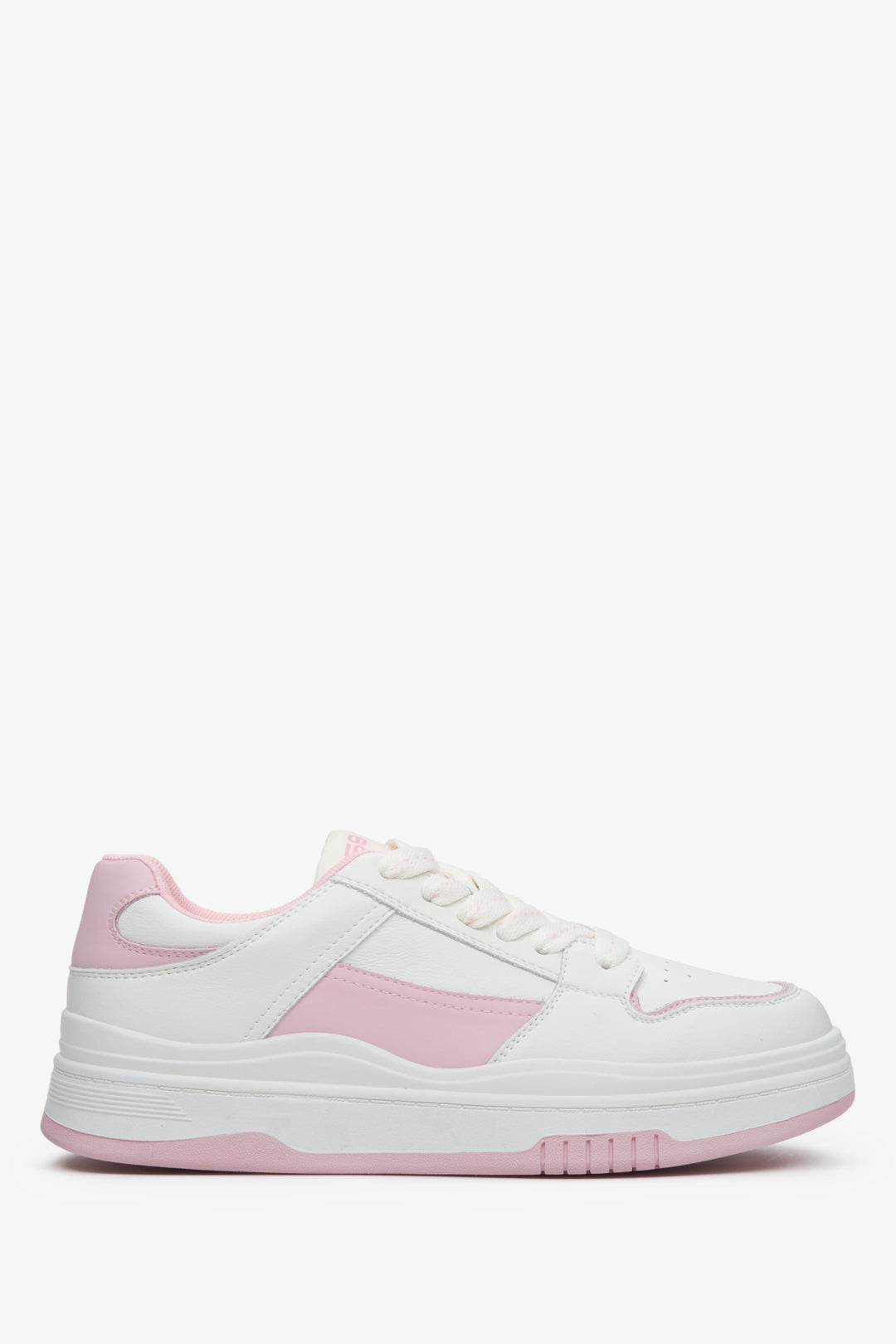 Sophisticated women's white and pink leather sneakers.