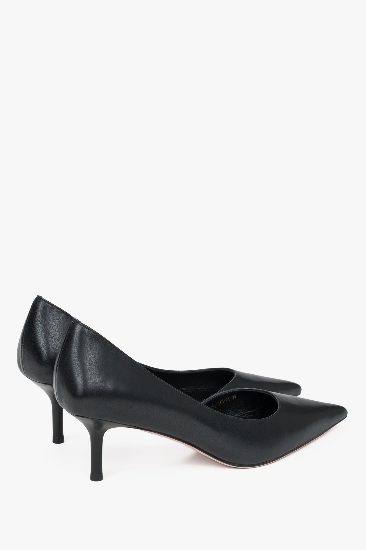 Versatile black Estro women's high heels, made of genuine leather and set on a stable, low heel.