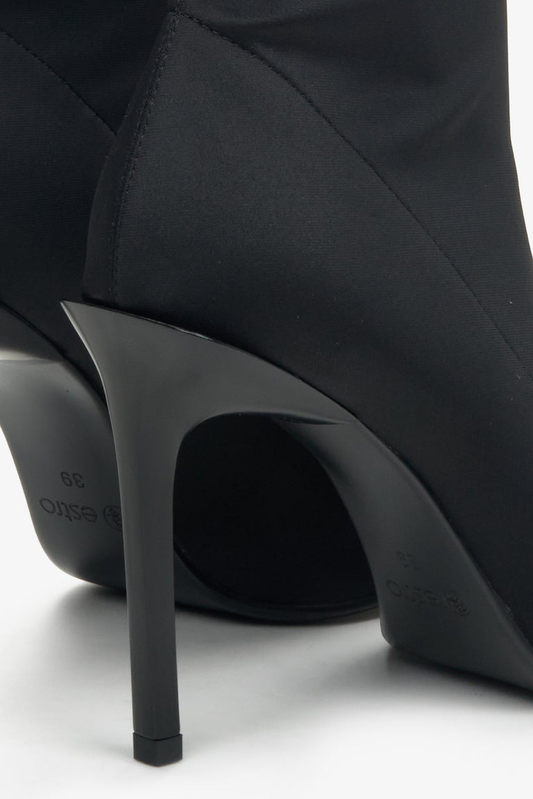 Leather, women's black boots by Estro - close-up on details.