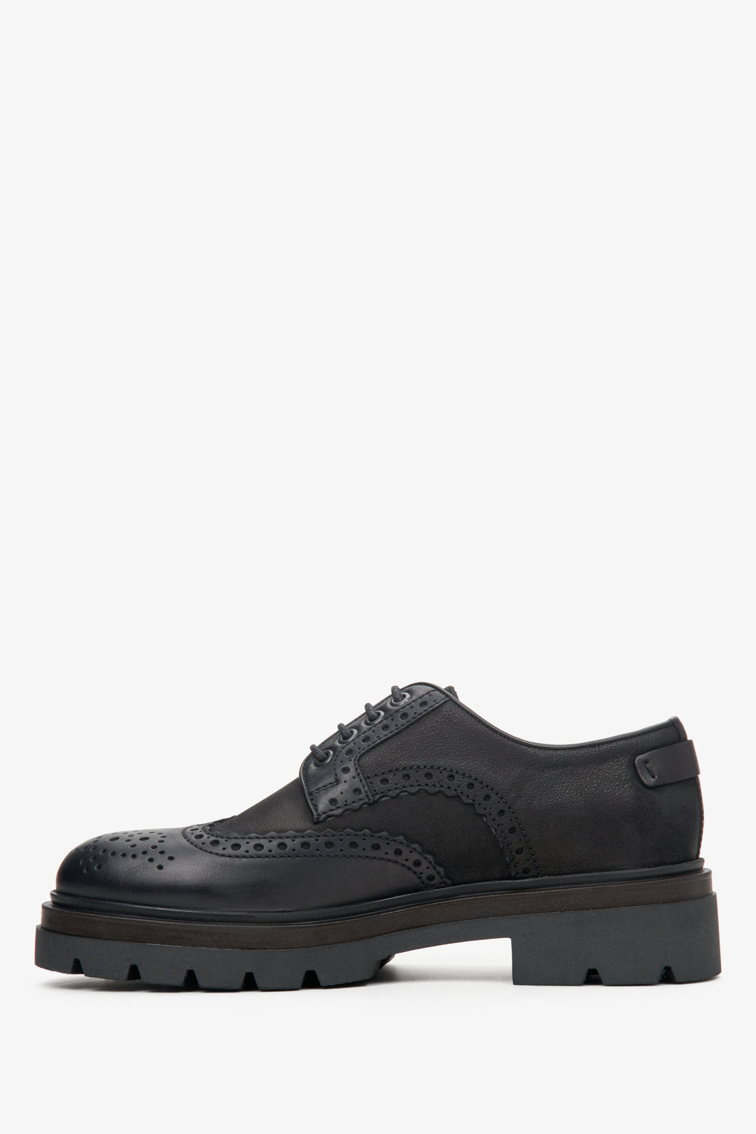 Men's black lace-up oxford shoes by Estro - shoe profile.
