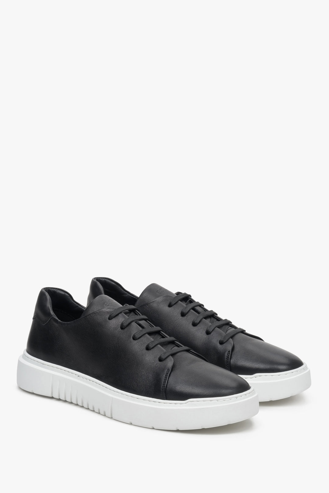 Low men's black sneakers made of genuine leather for fall by Estro.