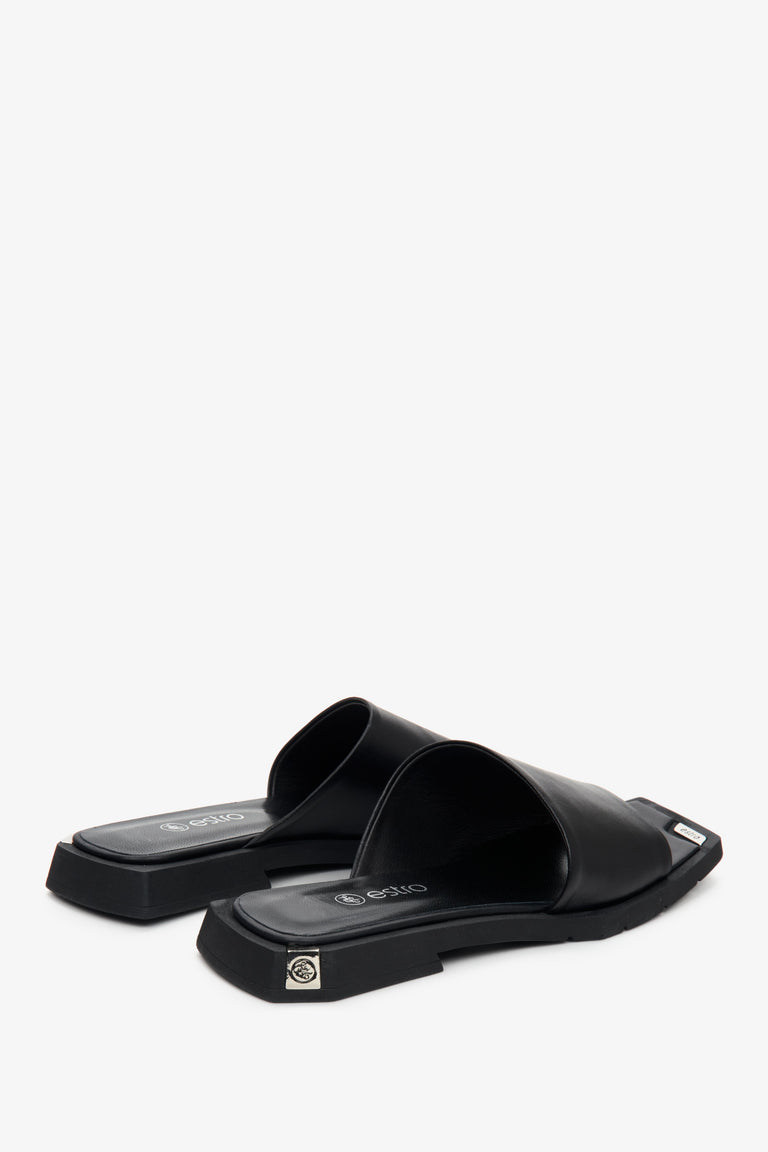 Women's leather mules for summer in black - presentation of the back of the model.