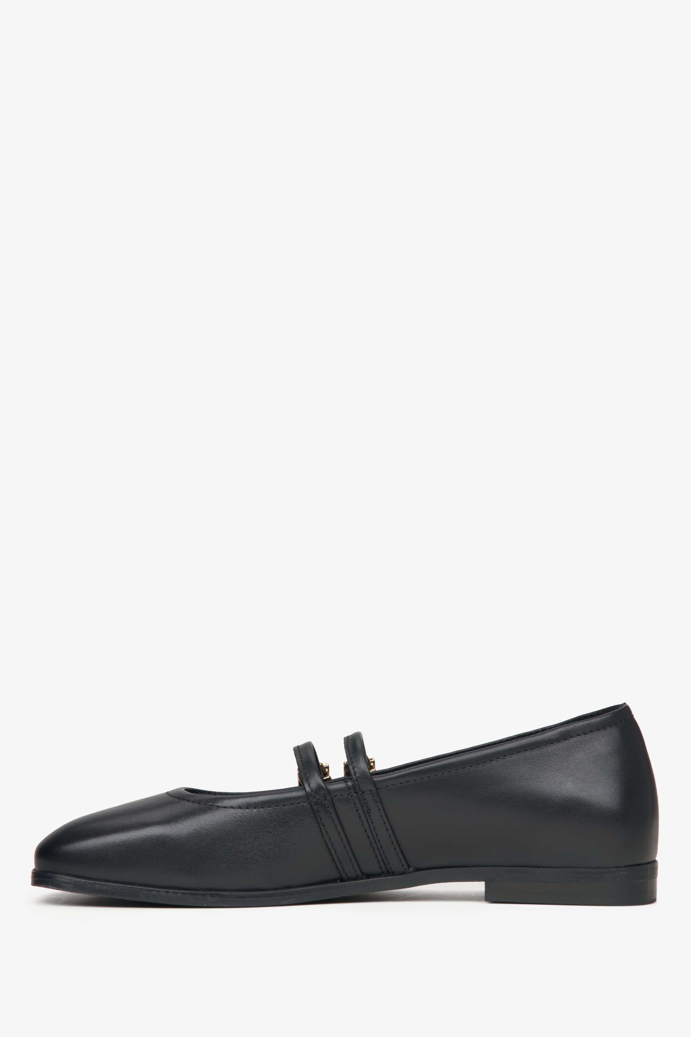 Estro women's black leather ballerinas - shoe profile.