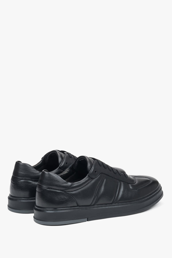 Black men's sneakers made of natural leather Estro - close-up of the heel and side profile.