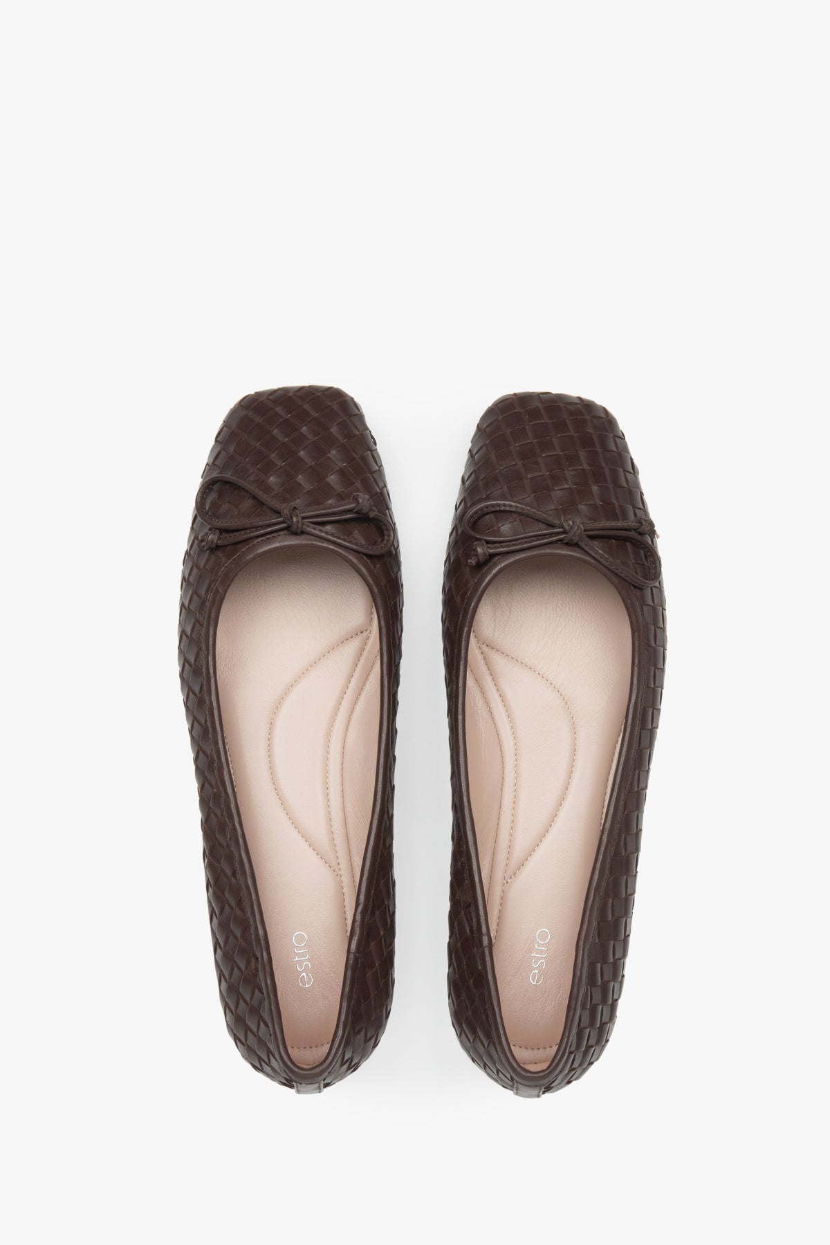 Dark brown Estro women's ballet flats made of genuine leather, featuring an interesting woven pattern – top view.