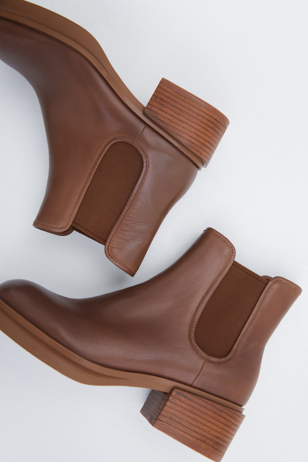Brown ankle boots made of genuine leather Estro - a close-up on shoes' upper.