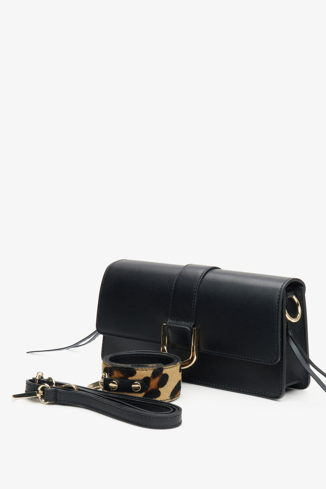 Women's black handbag Estro with animal prints.